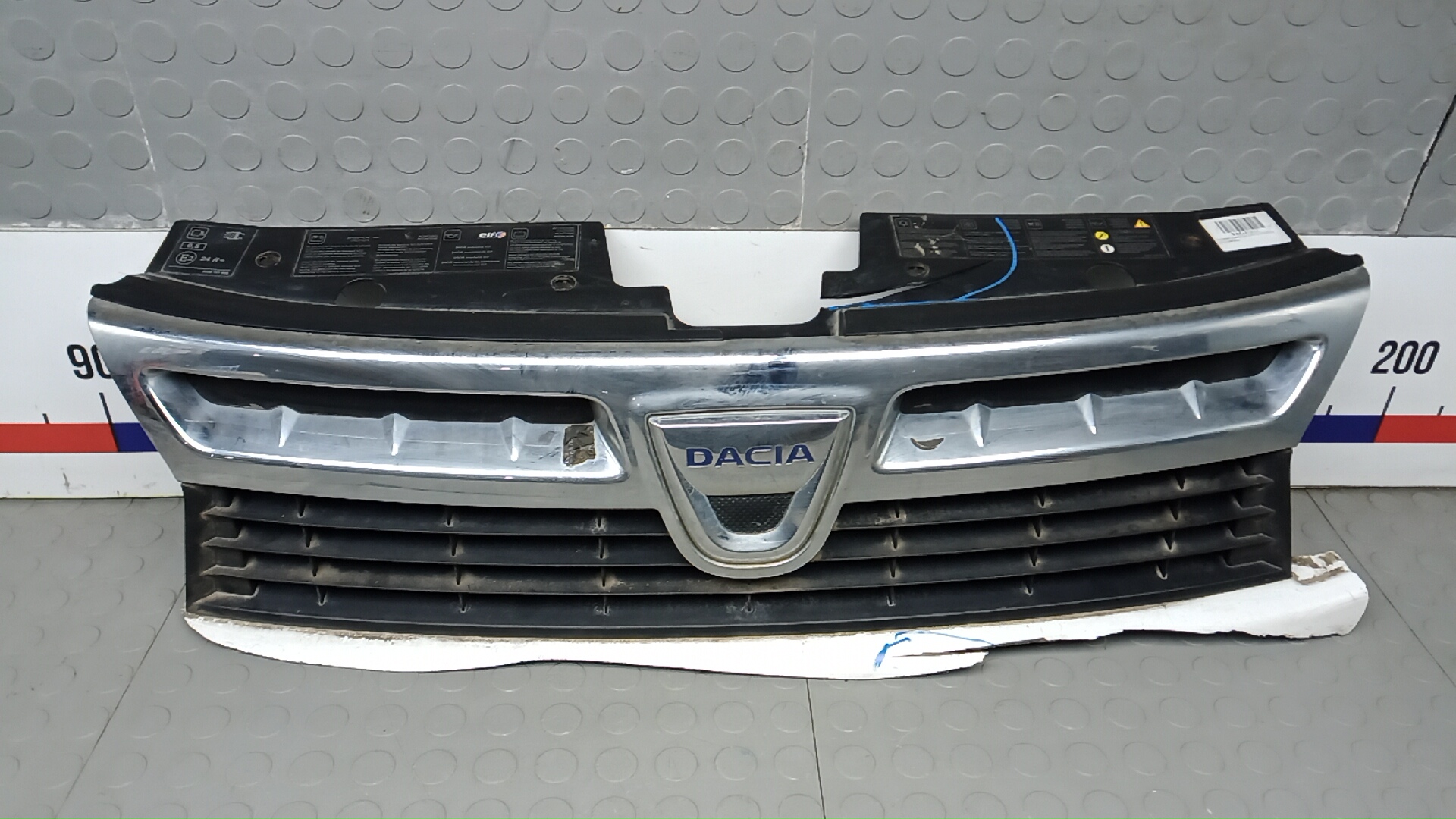 Решетка радиатора Renault Duster 1