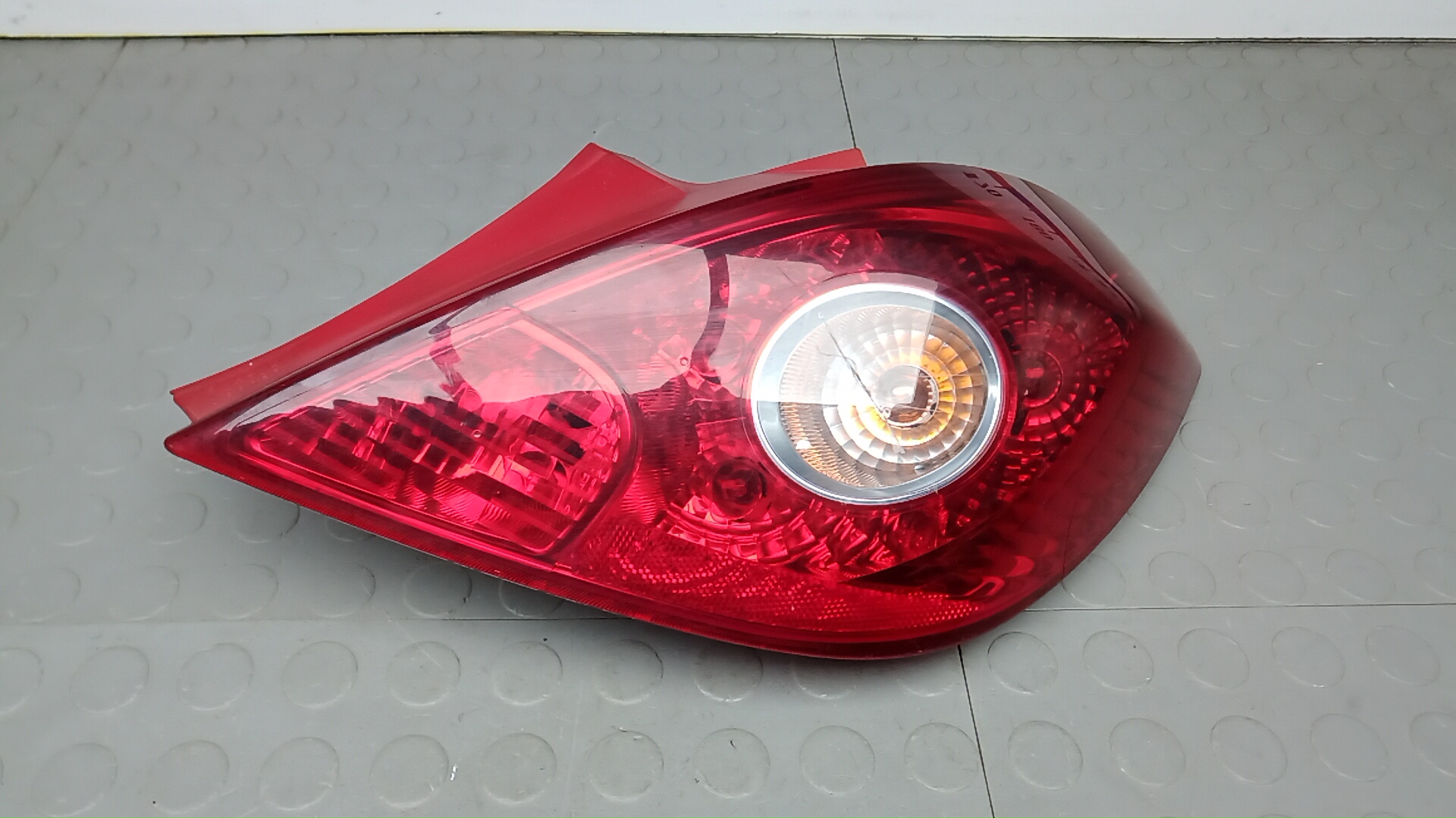 Фонарь задний правый Opel Corsa D