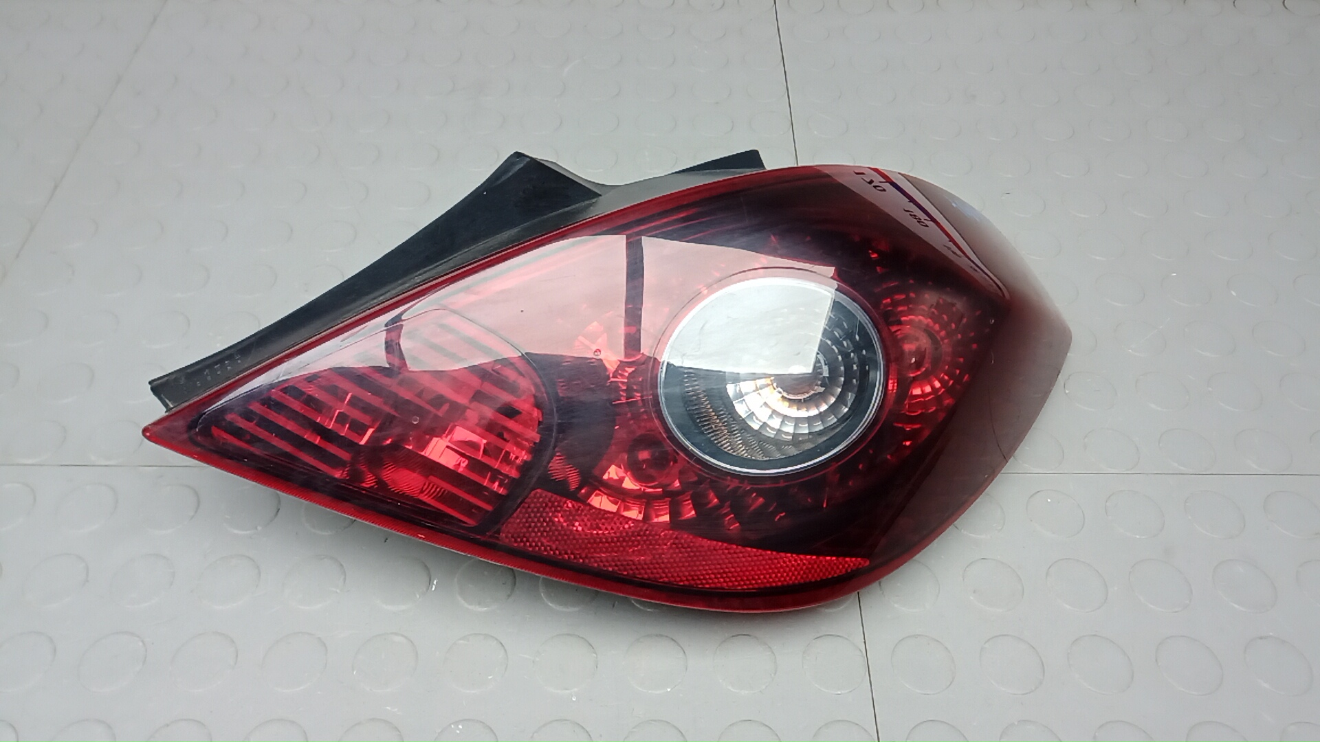 Фонарь задний правый Opel Corsa D