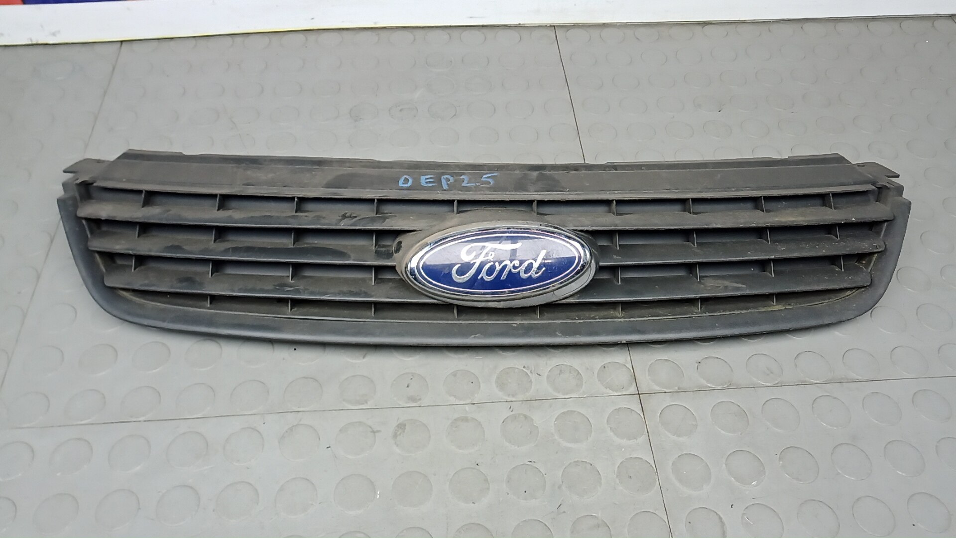Решетка радиатора Ford C-MAX 1