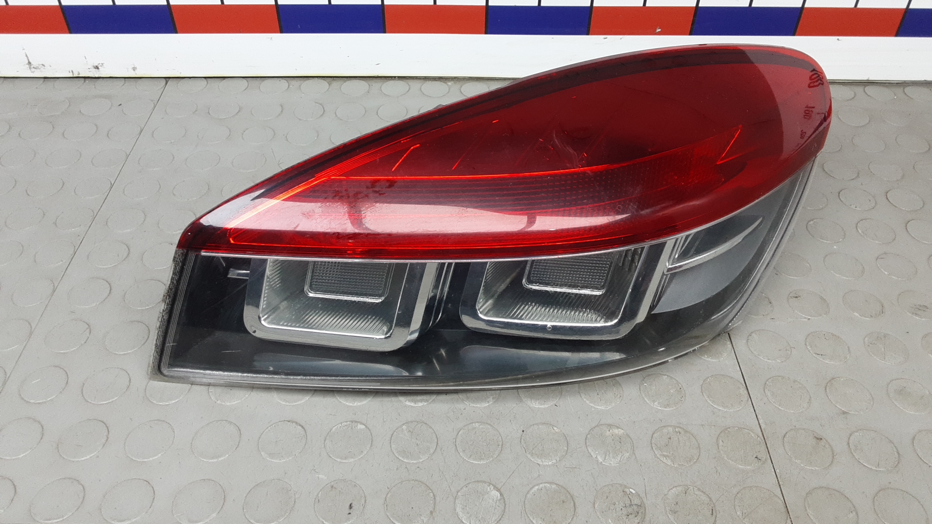 Фонарь задний правый Renault Megane 3