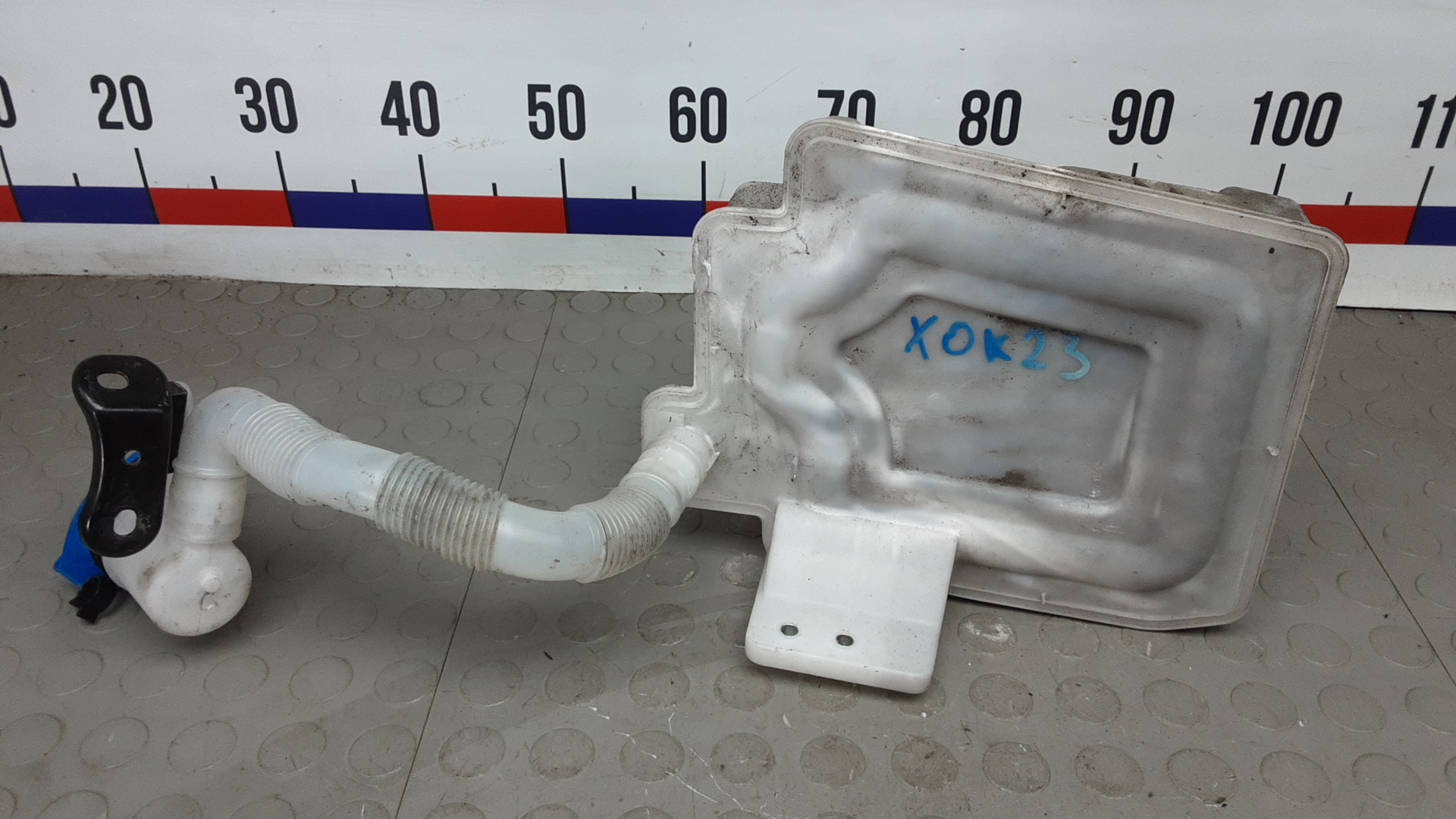 Бачок омывателя Toyota Avensis T27