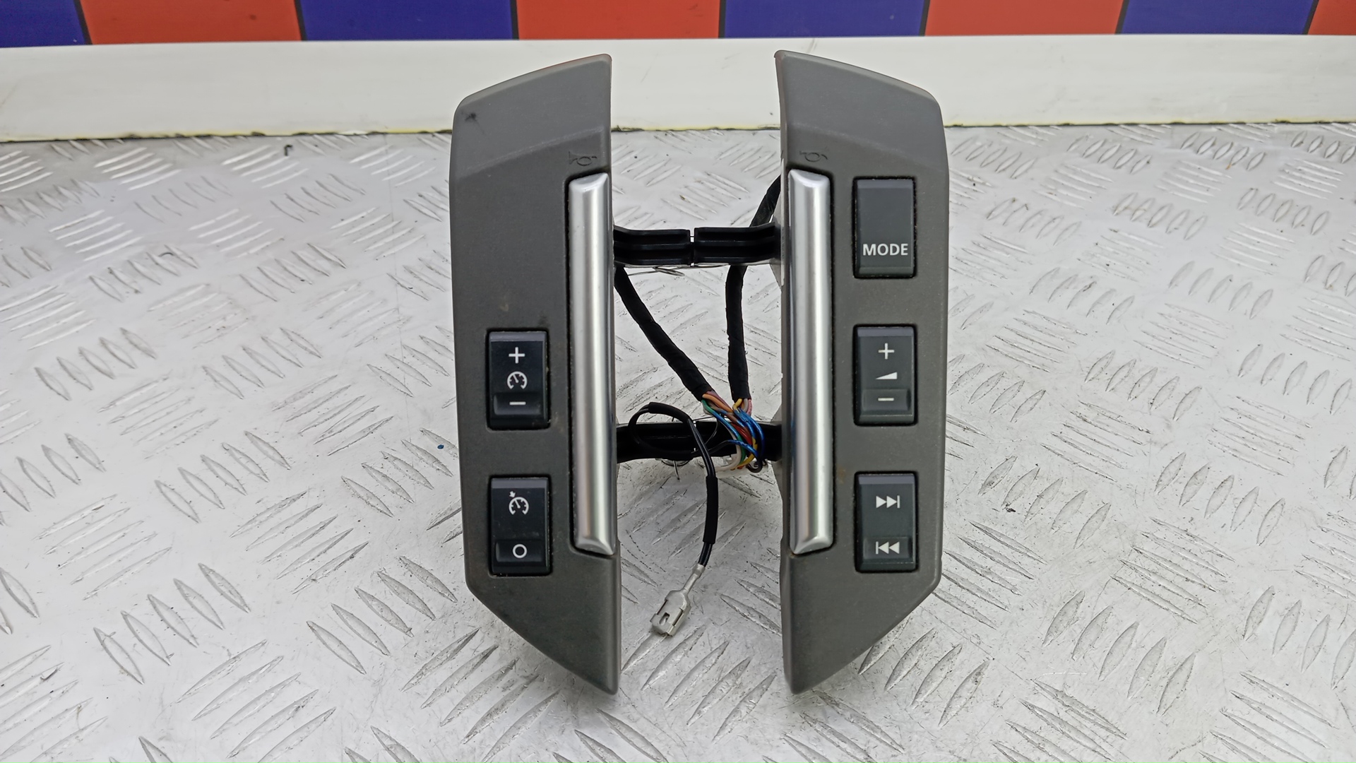 Кнопки руля Land Rover Freelander 2