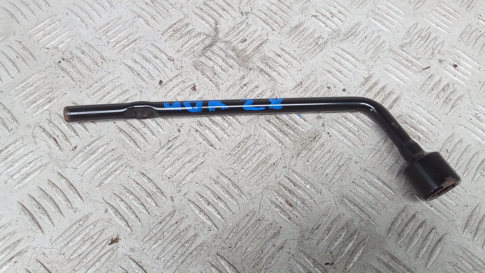 Ключ колесный Hyundai ix35 1