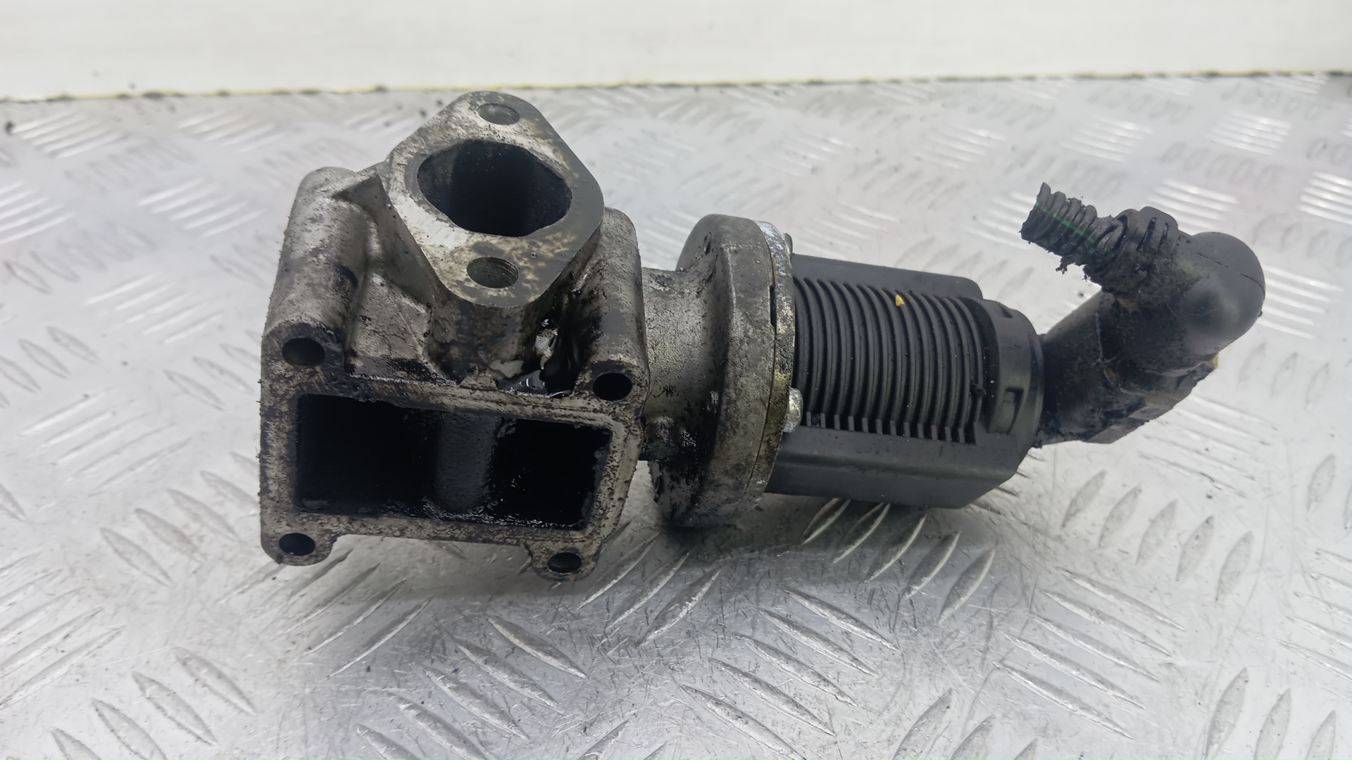 Клапан EGR дизельный Opel Zafira