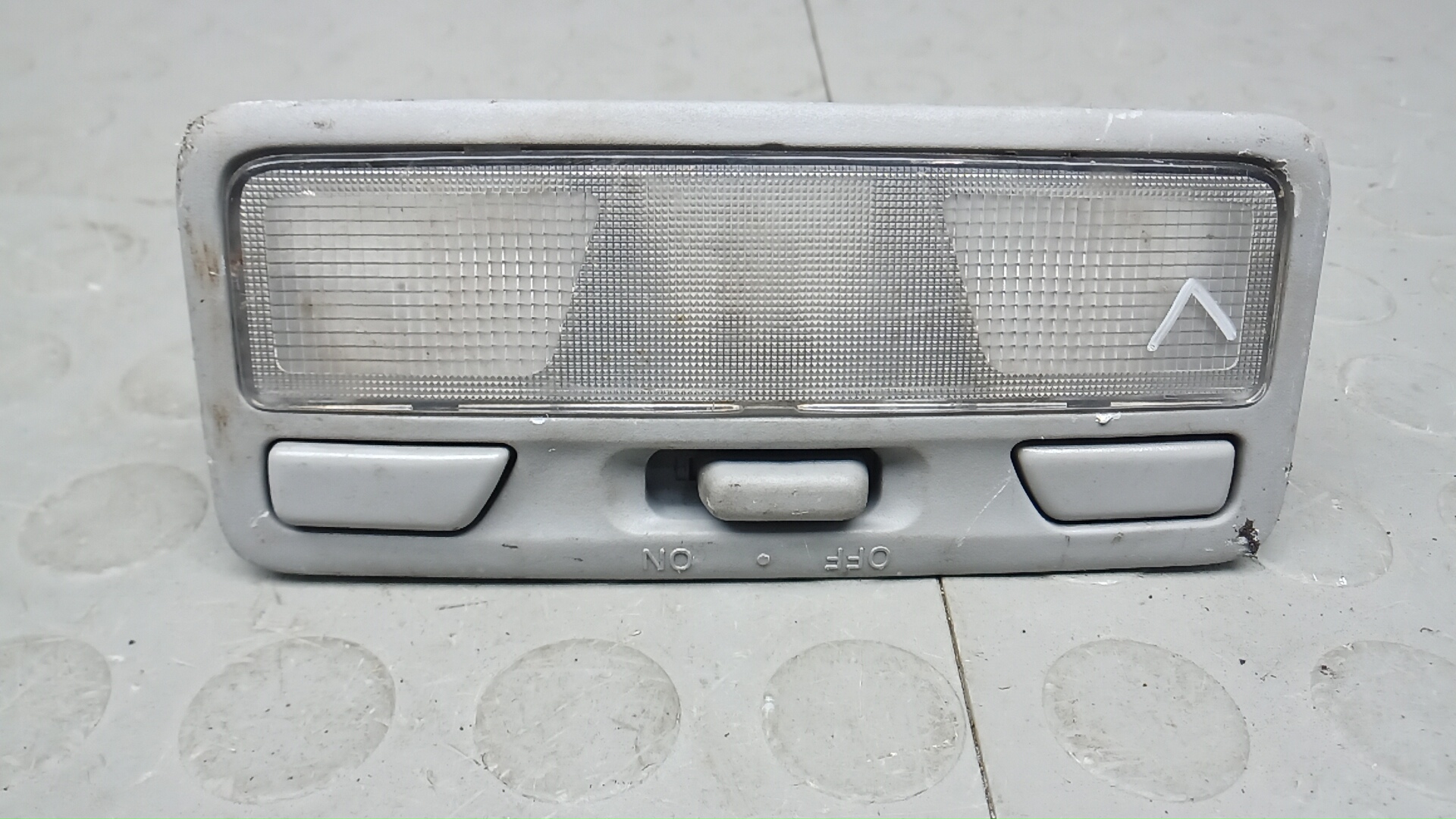 Фонарь освещения салона Mitsubishi Pajero 3