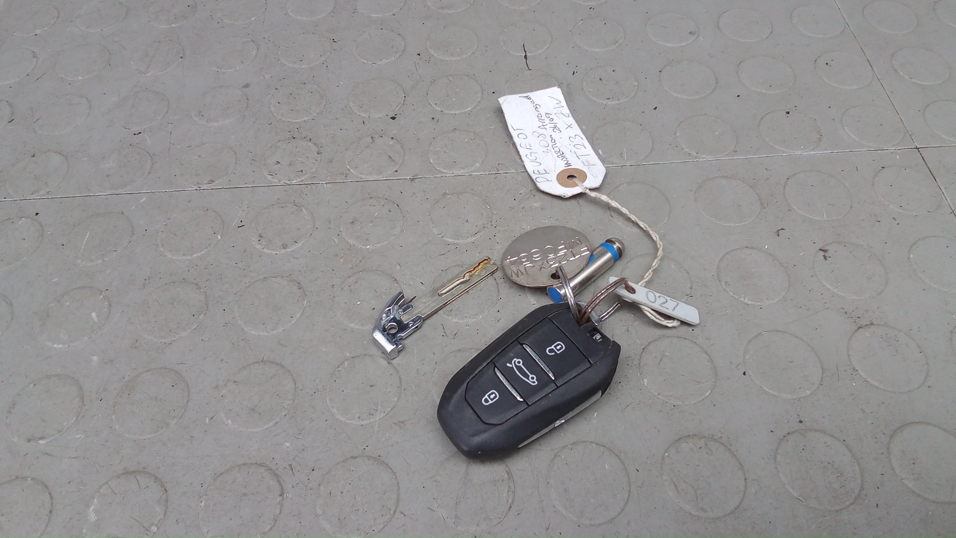 Ключ (карточка) Peugeot 308 3