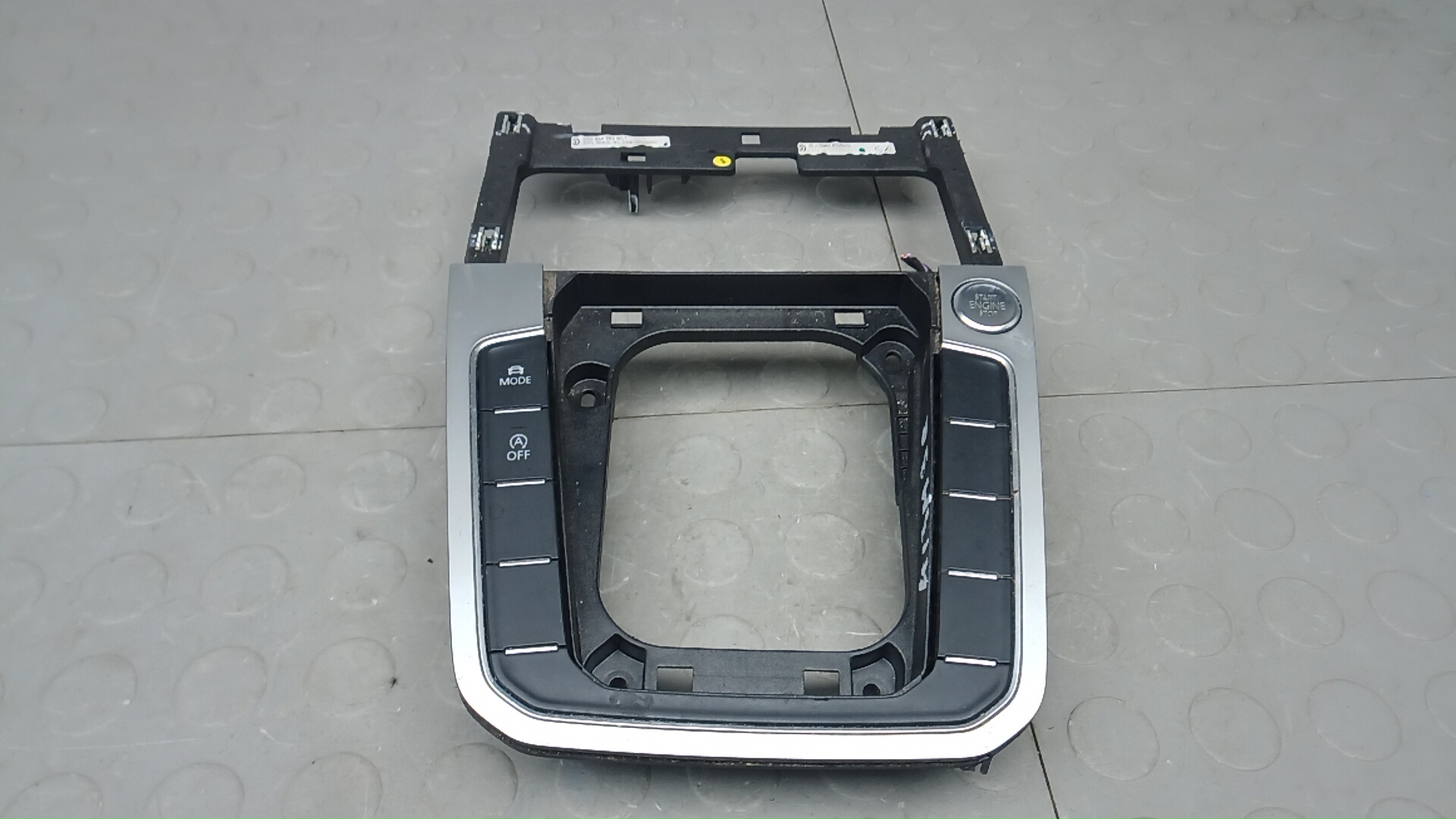 Кнопка запуска двигателя Volkswagen Passat B8