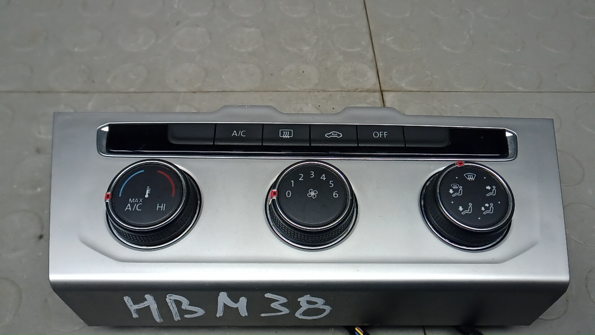 Блок управления печки и климат-контроля Volkswagen Passat B8
