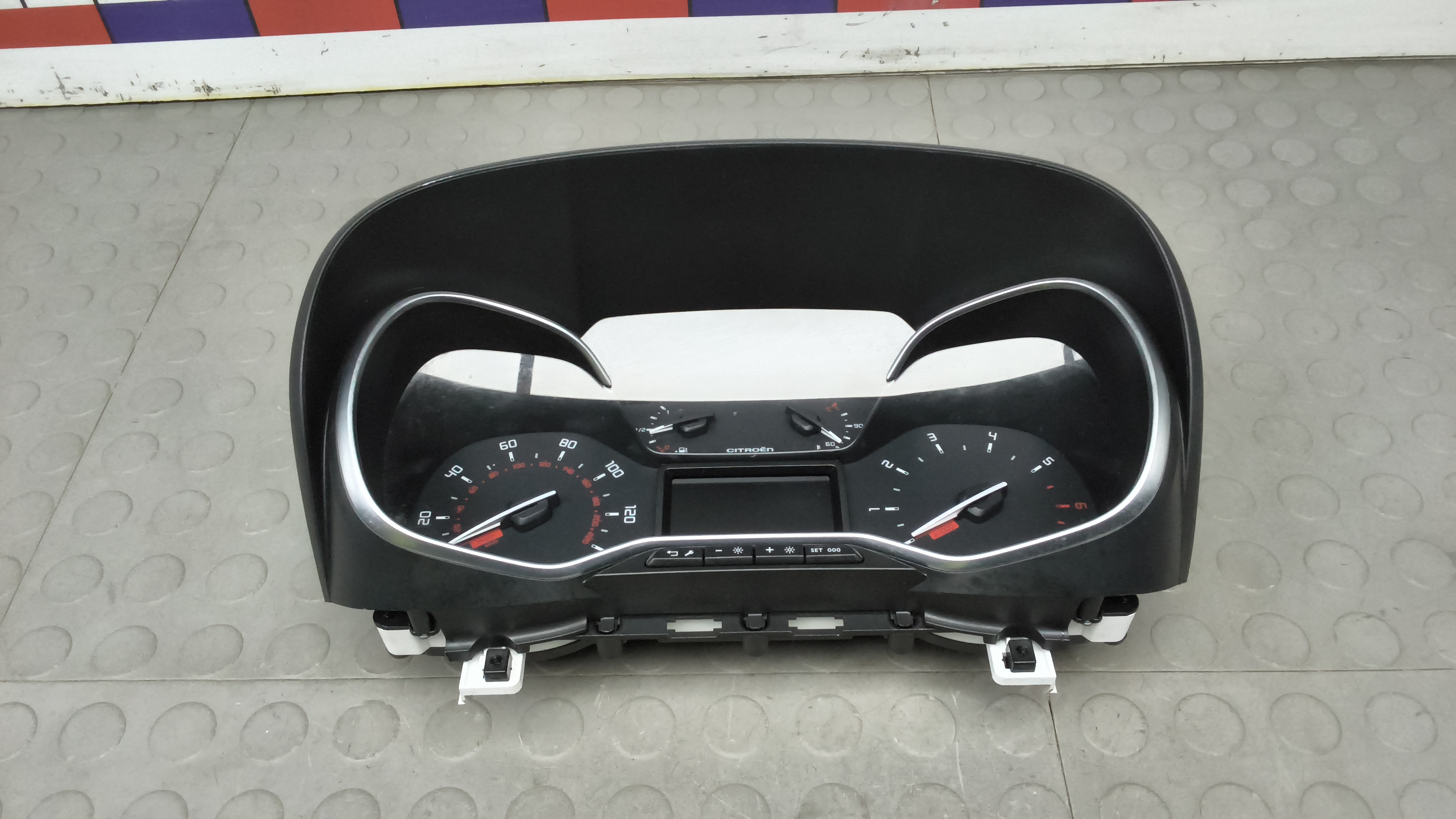 Щиток приборов Citroen C3 Aircross 1