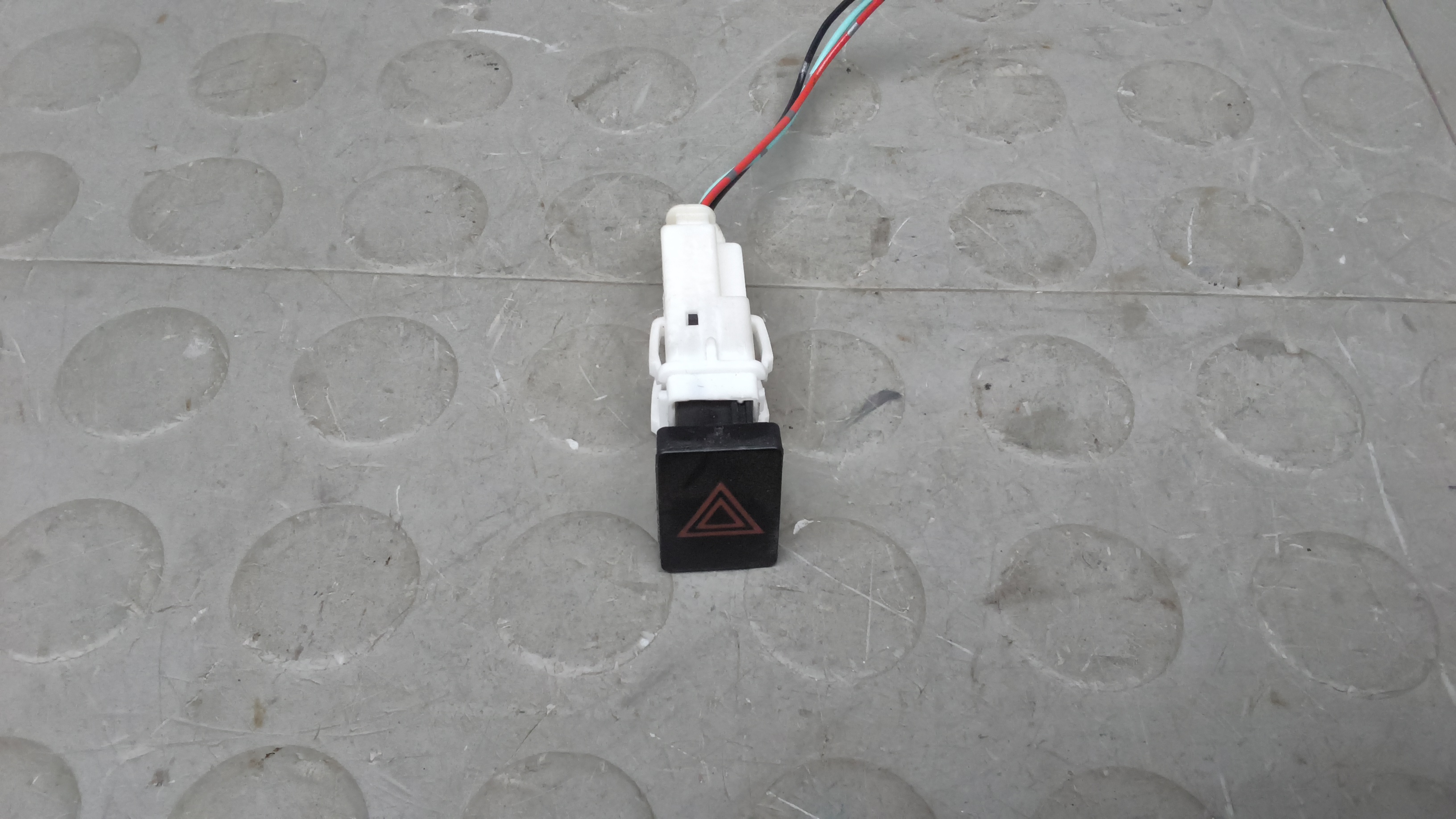 Кнопка аварийки Nissan Qashqai J10 +2