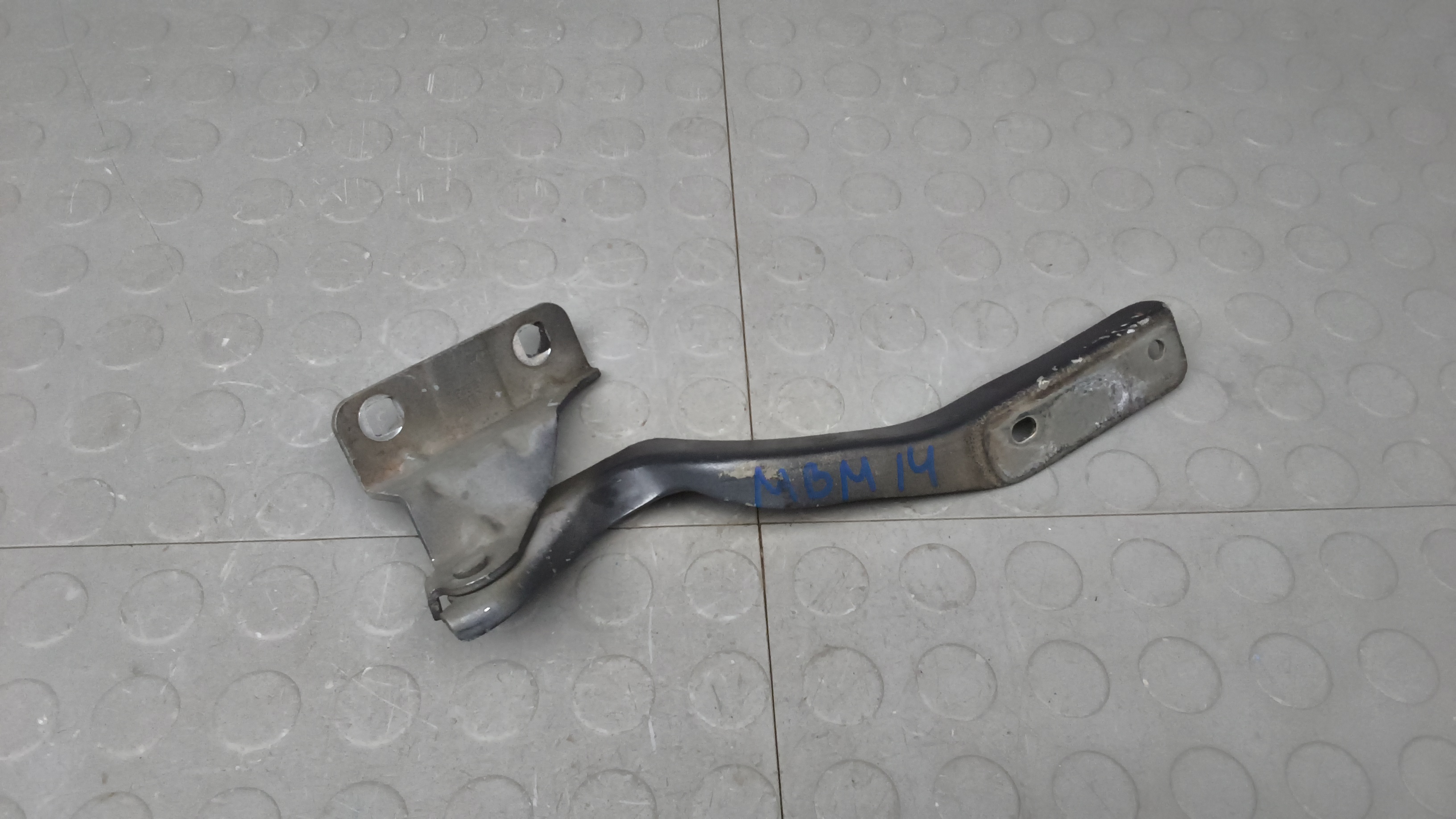 Петля капота Nissan Qashqai J10