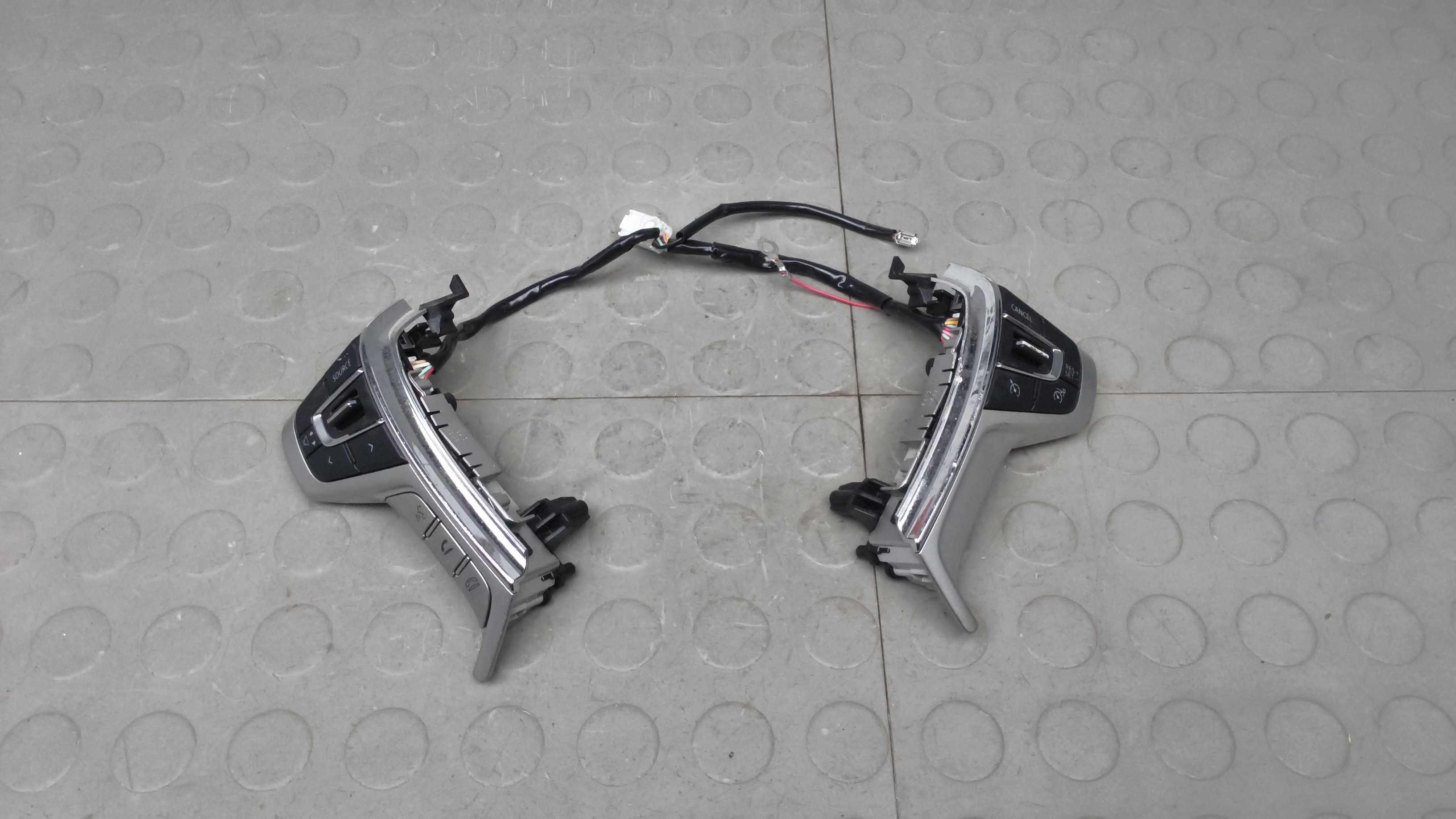 Кнопки руля Mitsubishi Outlander 3 GF0W