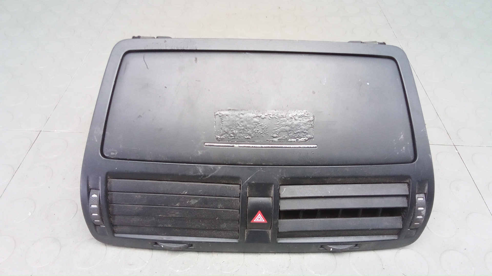 Кнопка аварийки Skoda Octavia A5