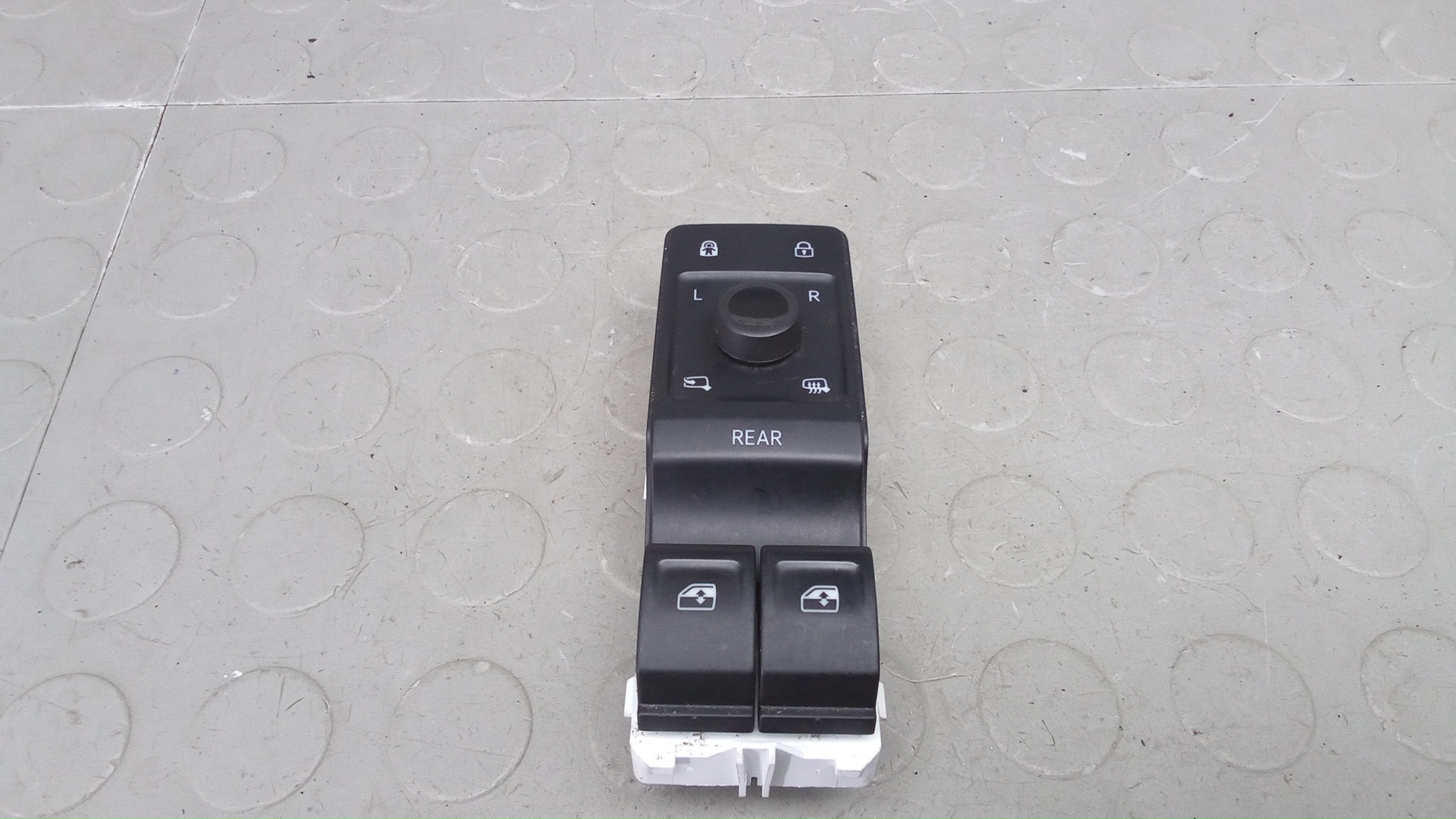 Кнопки стеклоподъемника Volkswagen ID.4