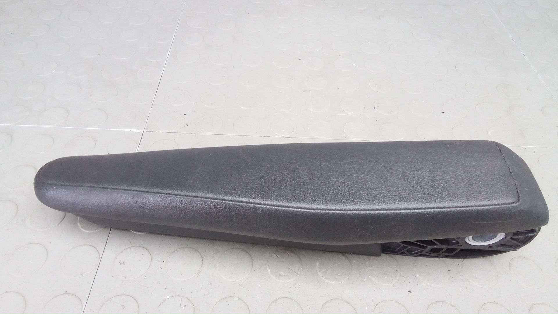 Подлокотник центральный Volkswagen ID.4