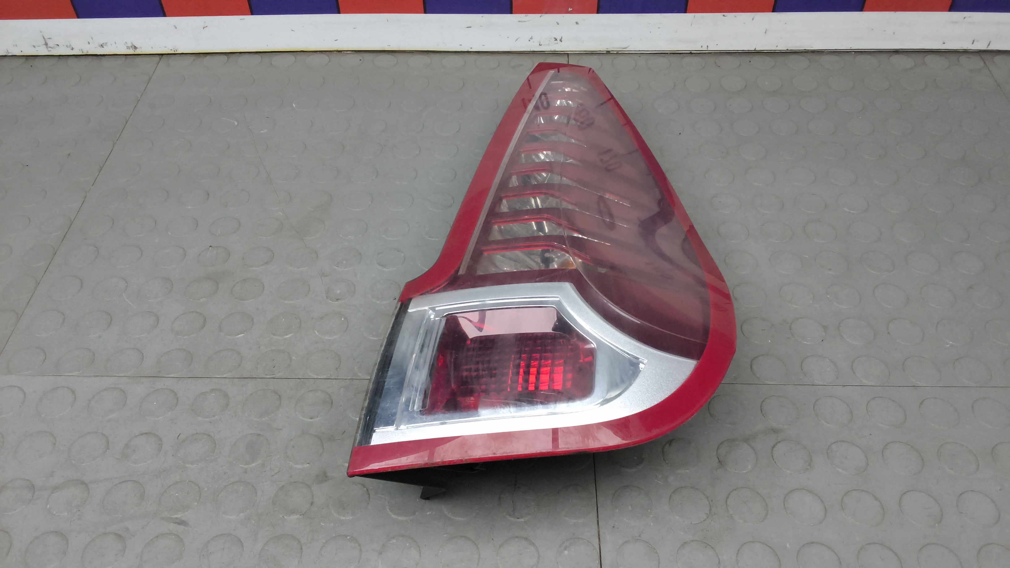 Фонарь задний правый Renault Scenic 3