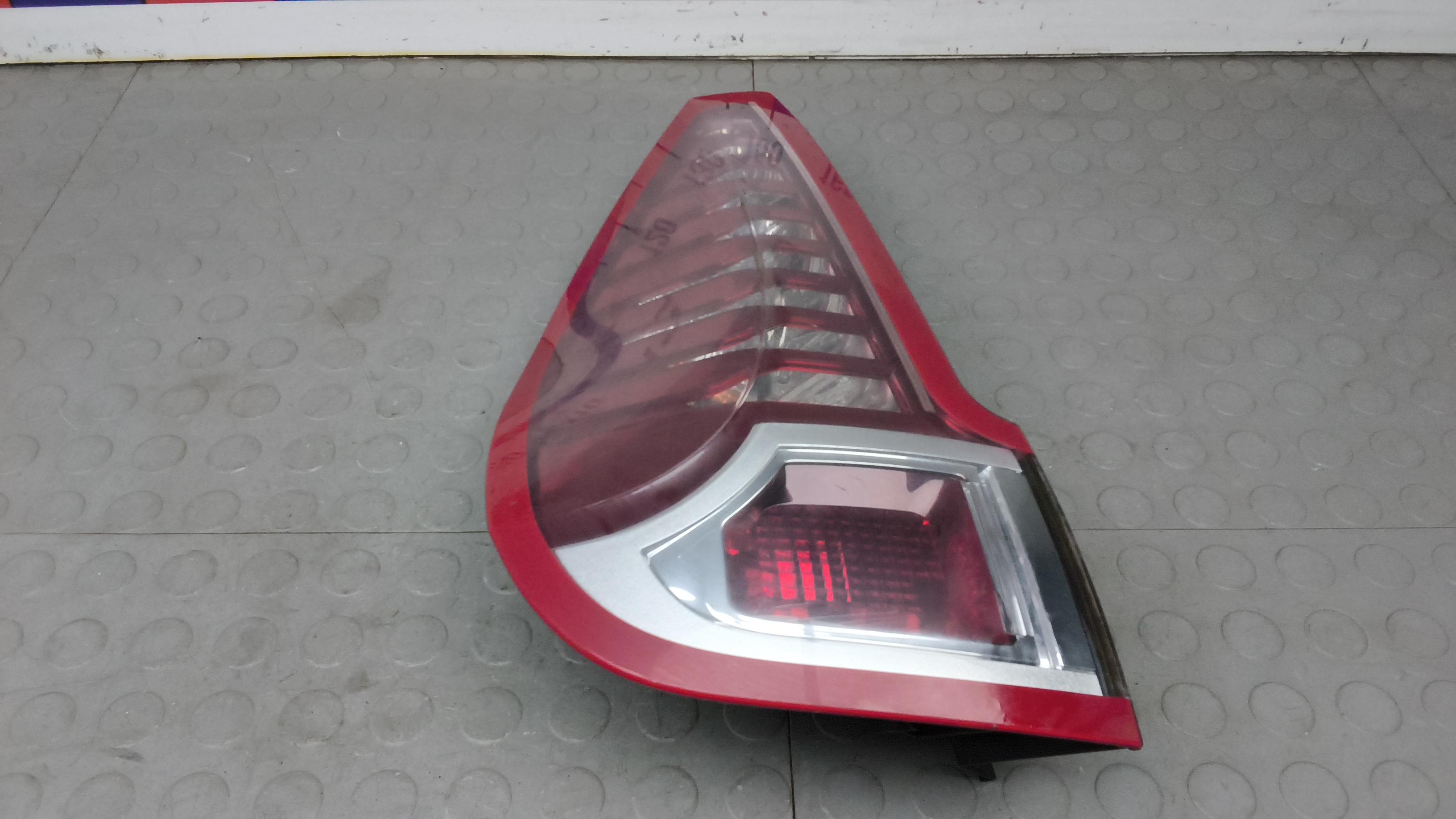 Фонарь задний левый Renault Scenic 3