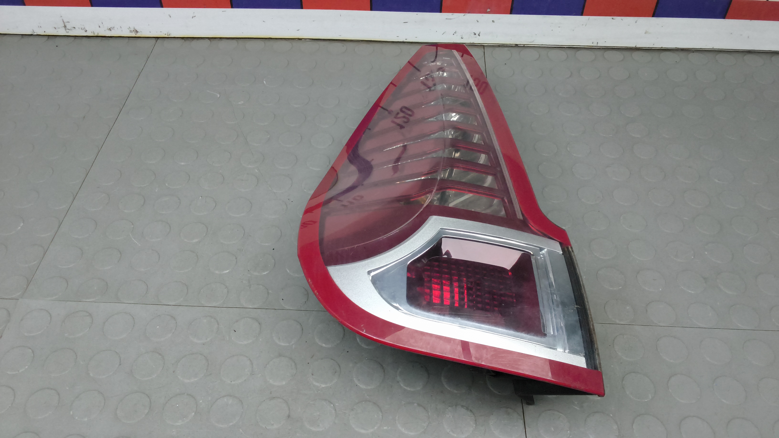 Фонарь задний левый Renault Scenic 3