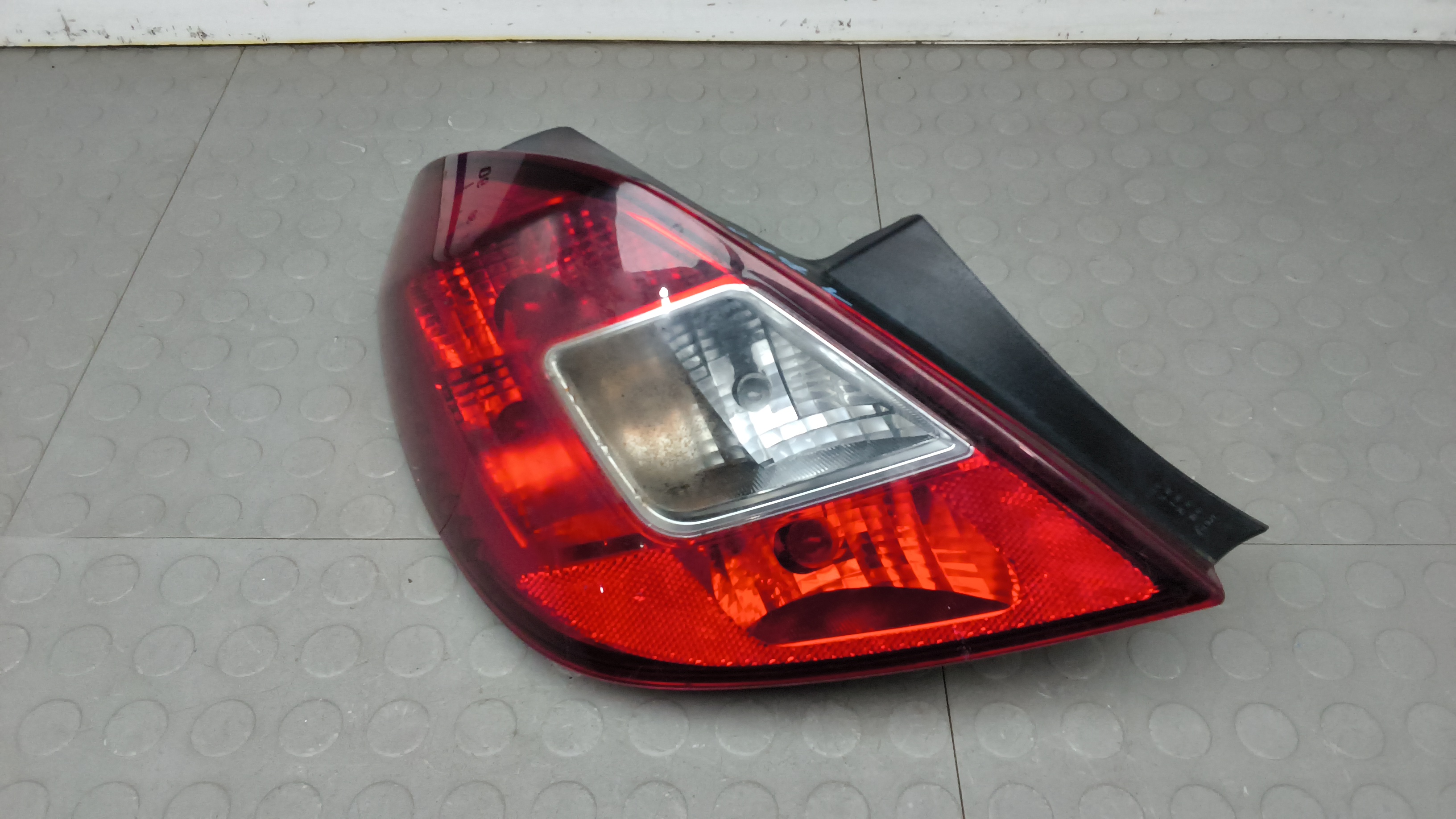 Фонарь задний левый Opel Corsa D
