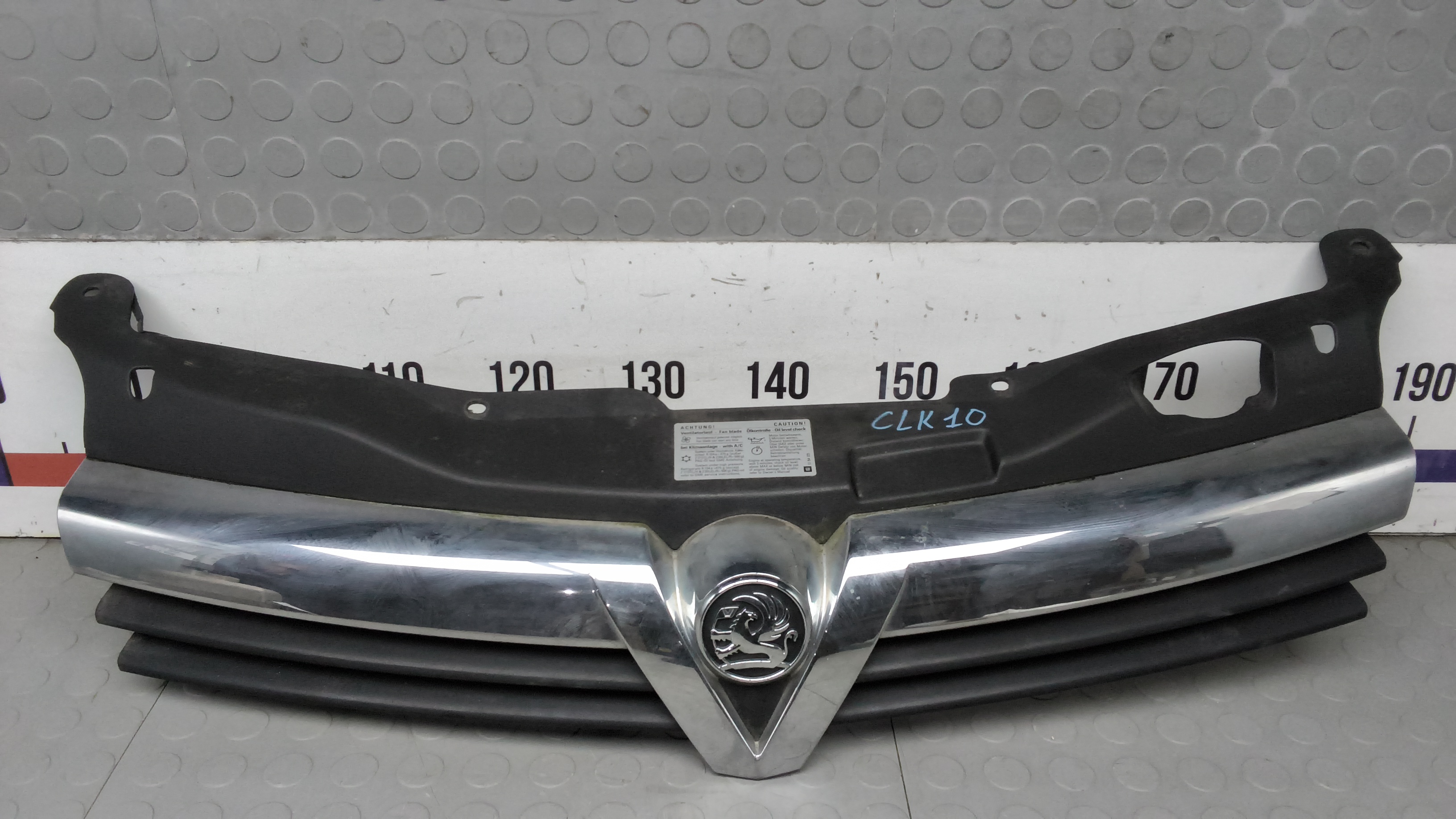 Решетка радиатора Opel Astra H