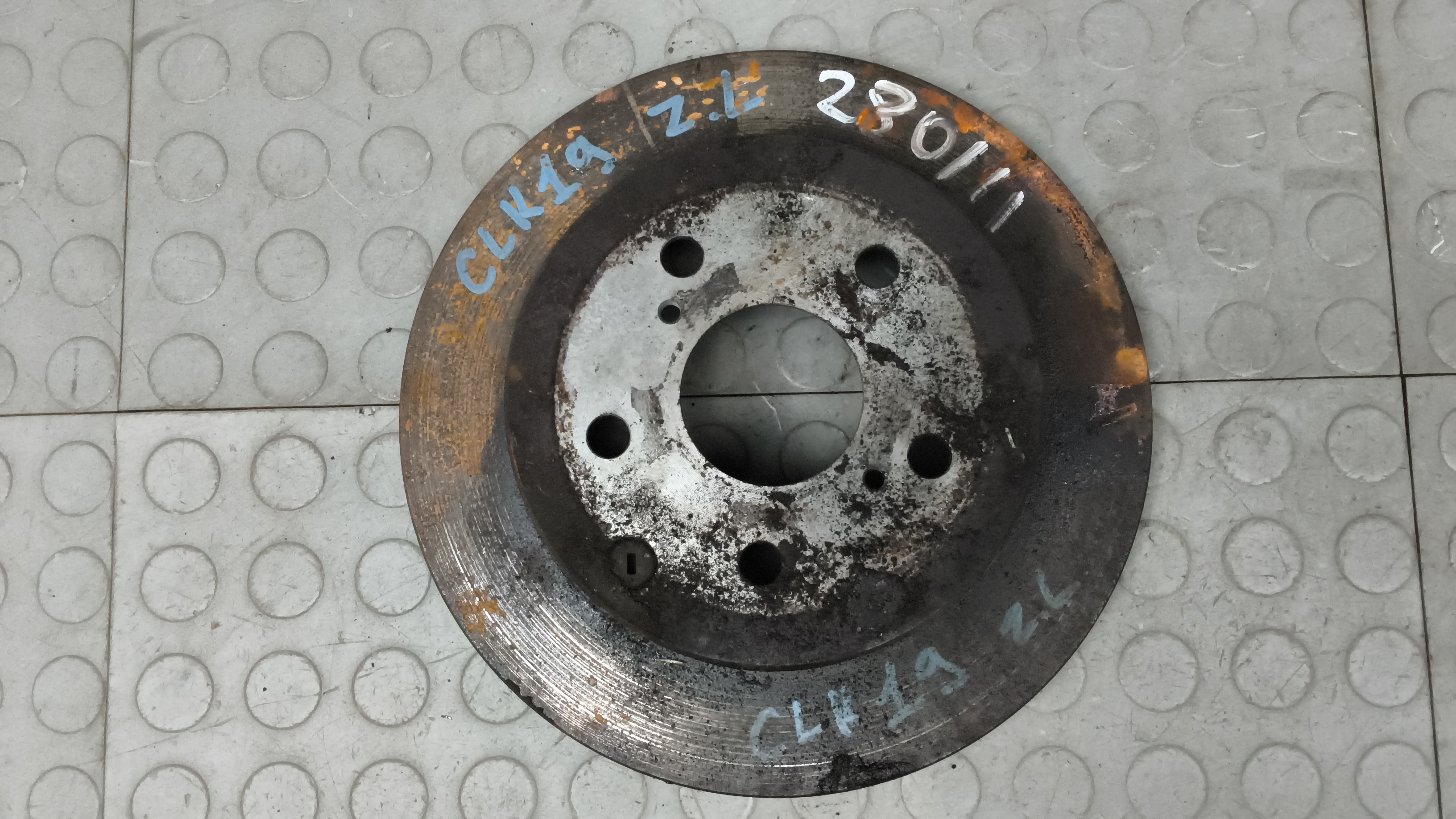 Диск тормозной задний Toyota RAV4 CA40