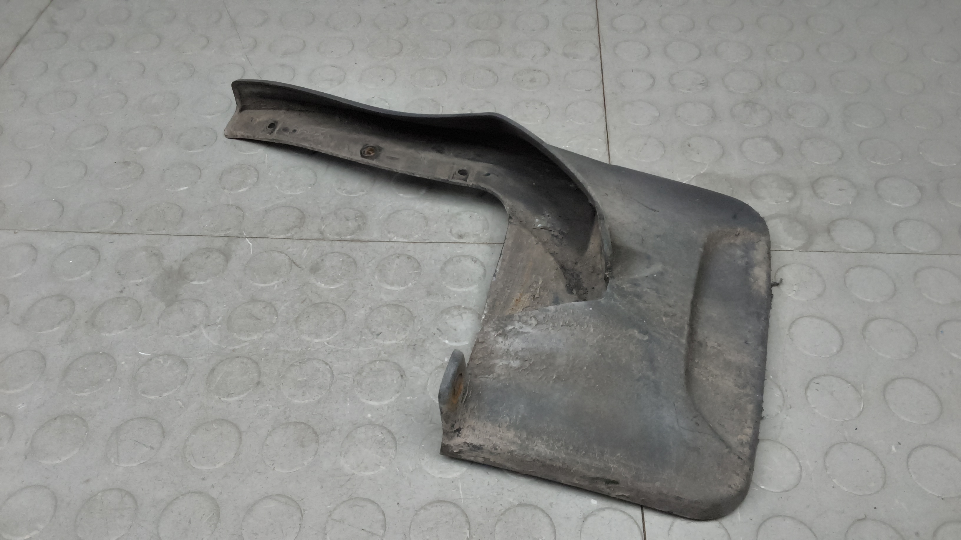 Брызговик Toyota RAV4 CA40