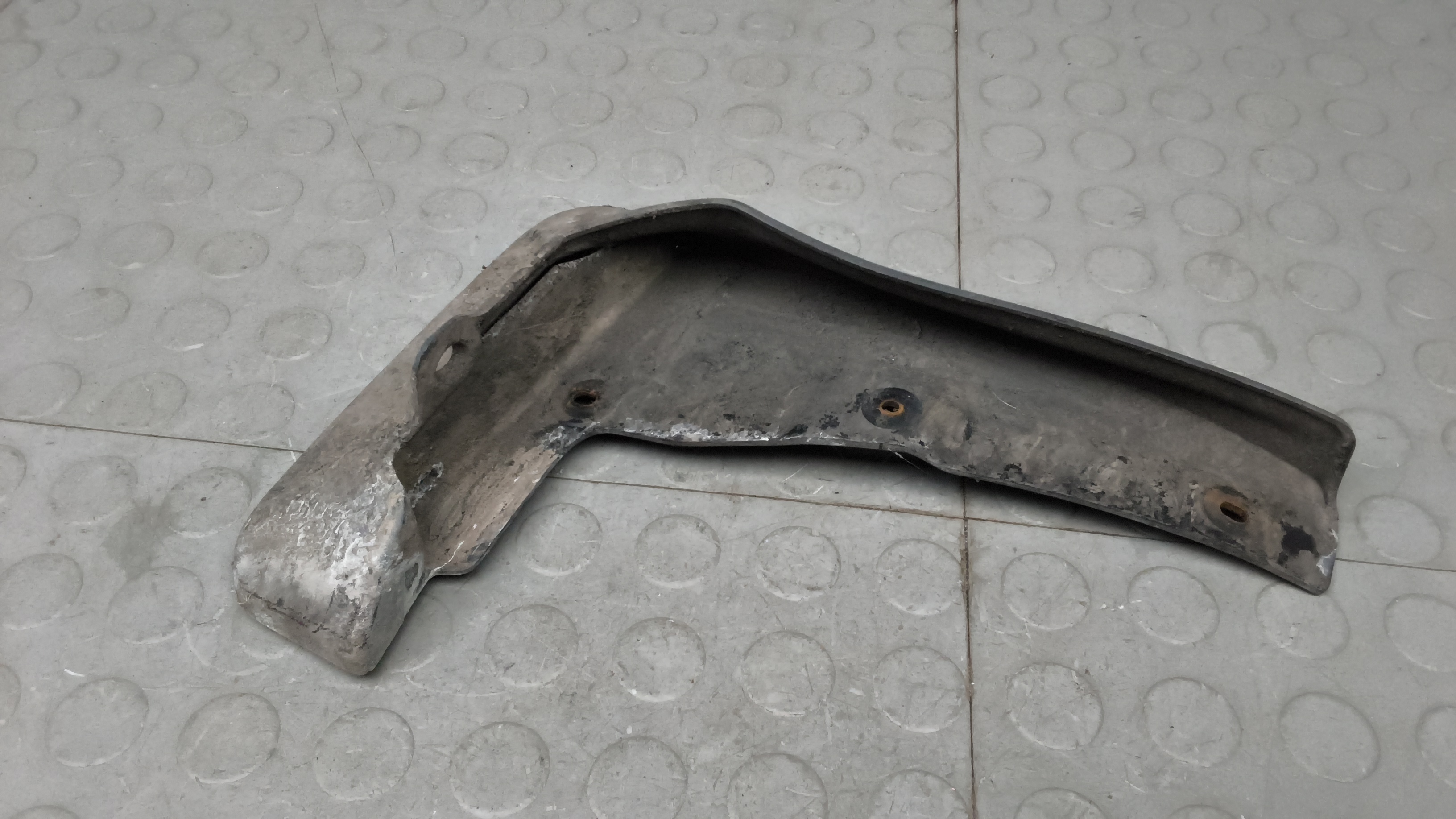 Брызговик Toyota RAV4 CA40