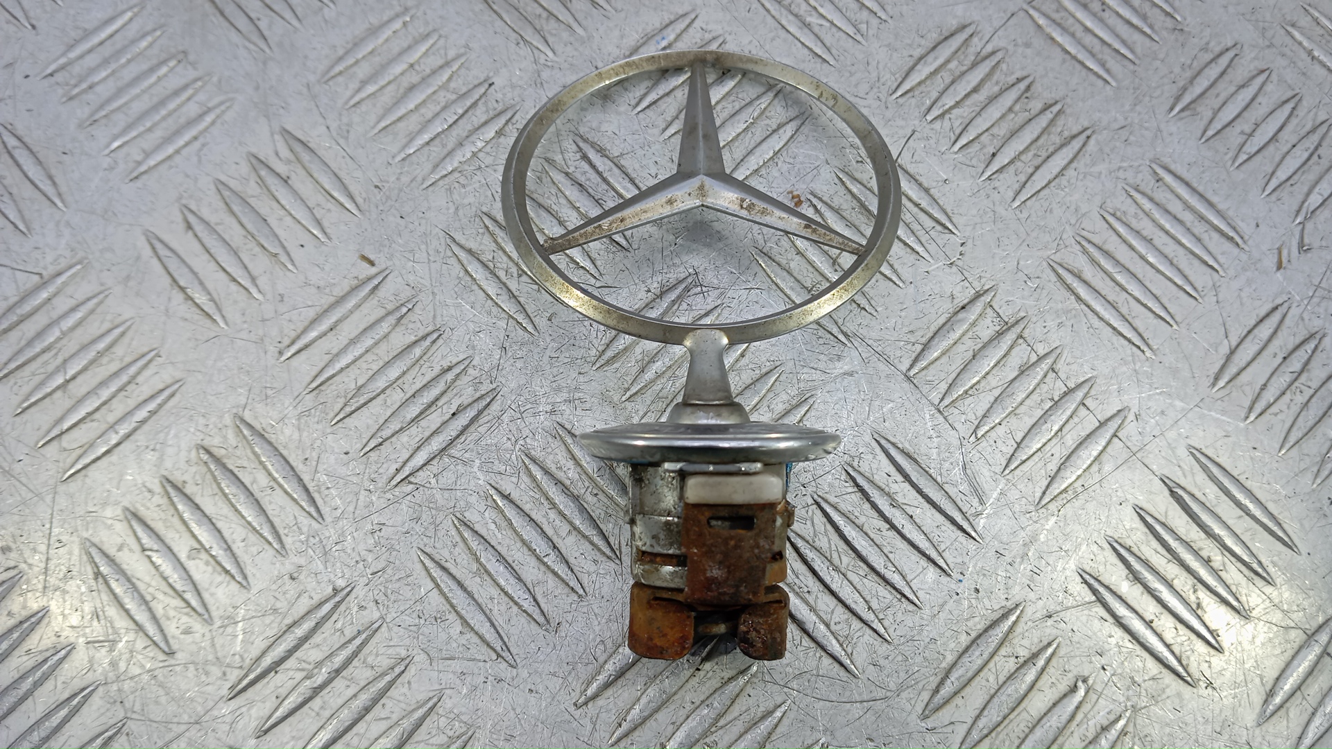 Значок на капот Mercedes-Benz E-Class W211