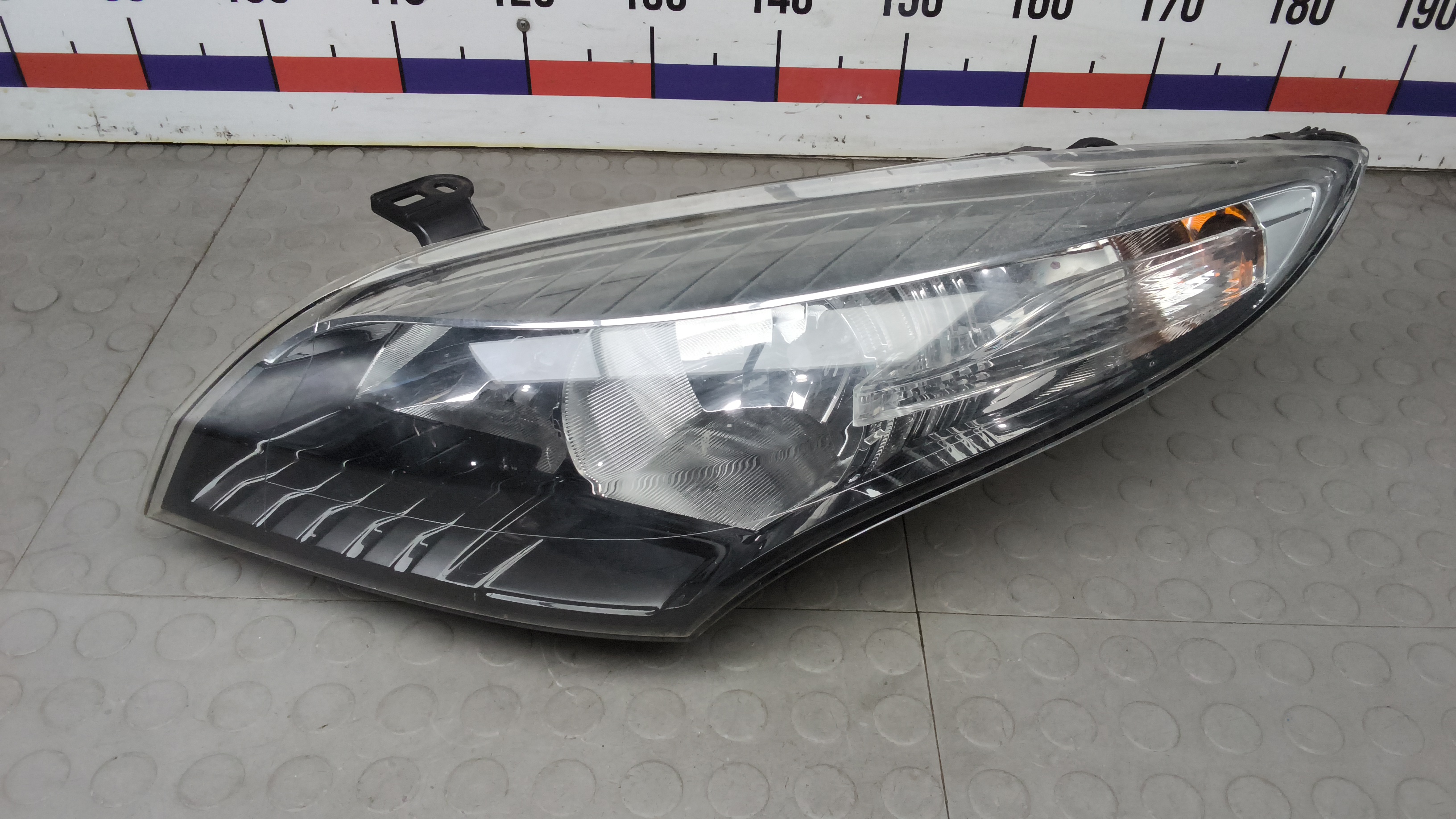 Фара левая Renault Megane 3