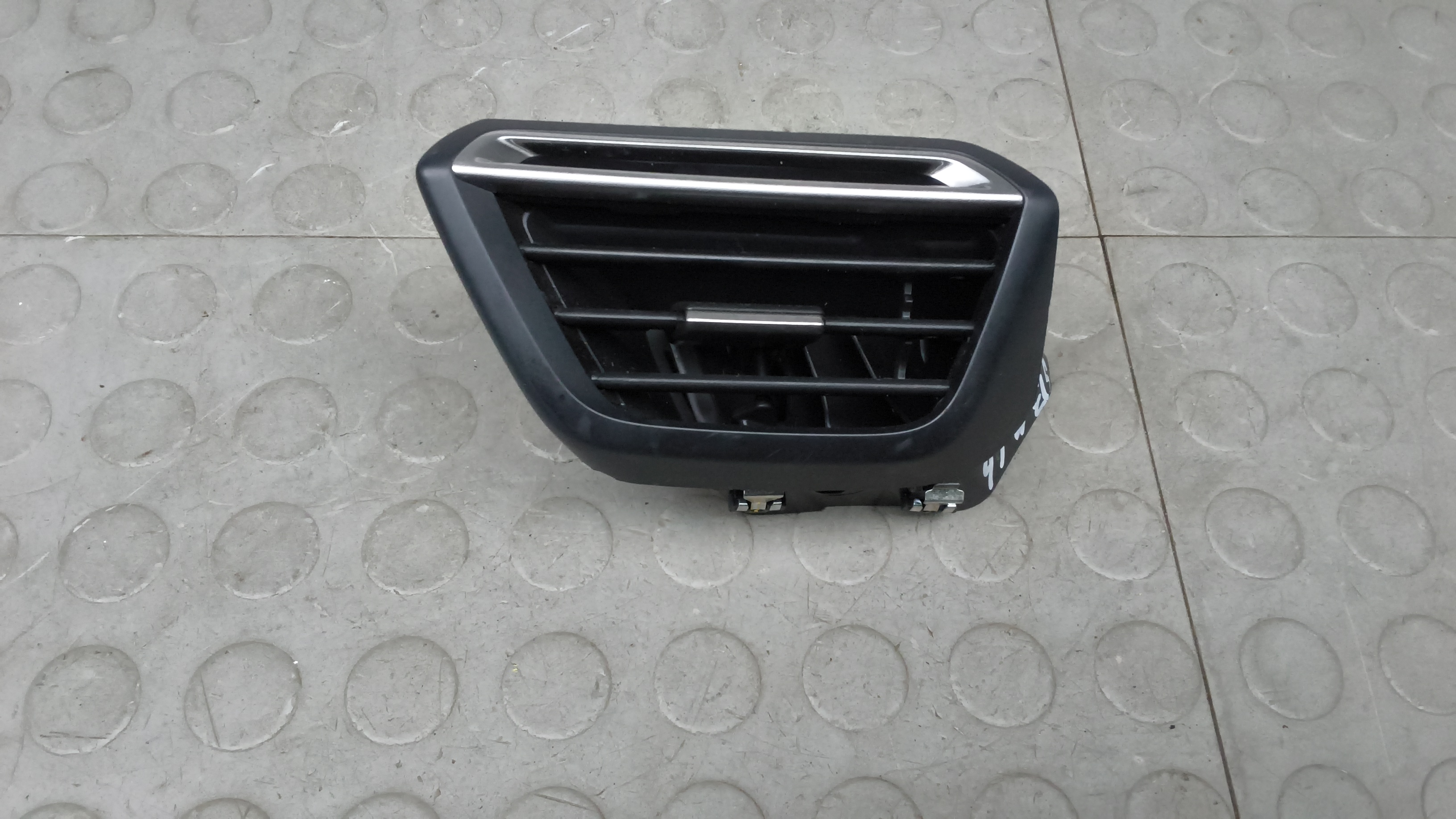 Дефлектор Peugeot 2008 2