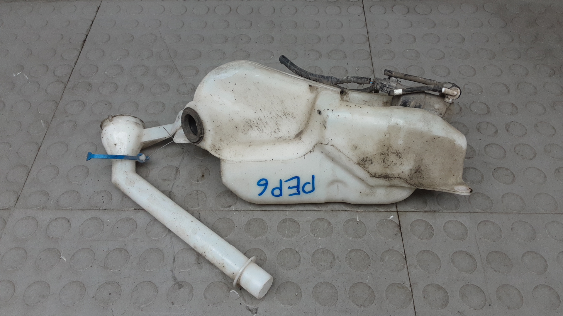 Бачок омывателя Nissan Qashqai J10 +2