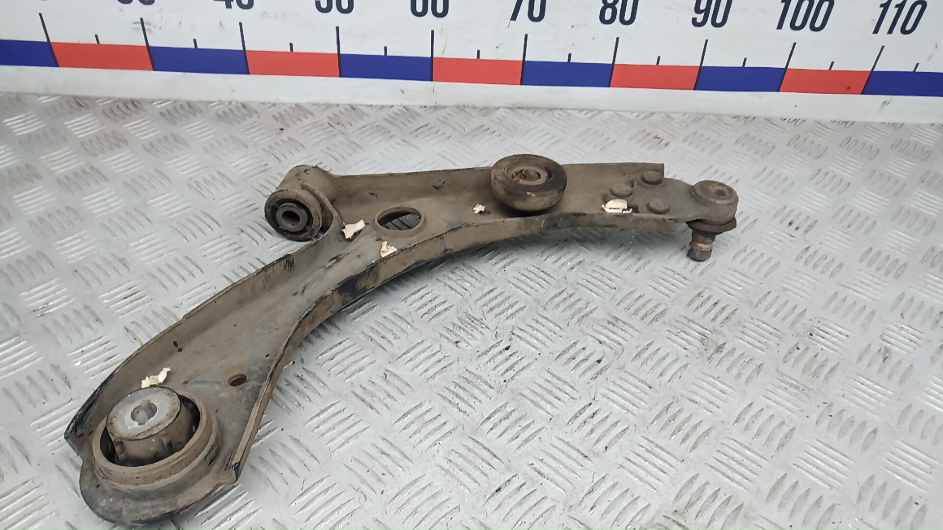 Рычаг передний нижний левый Ford Focus