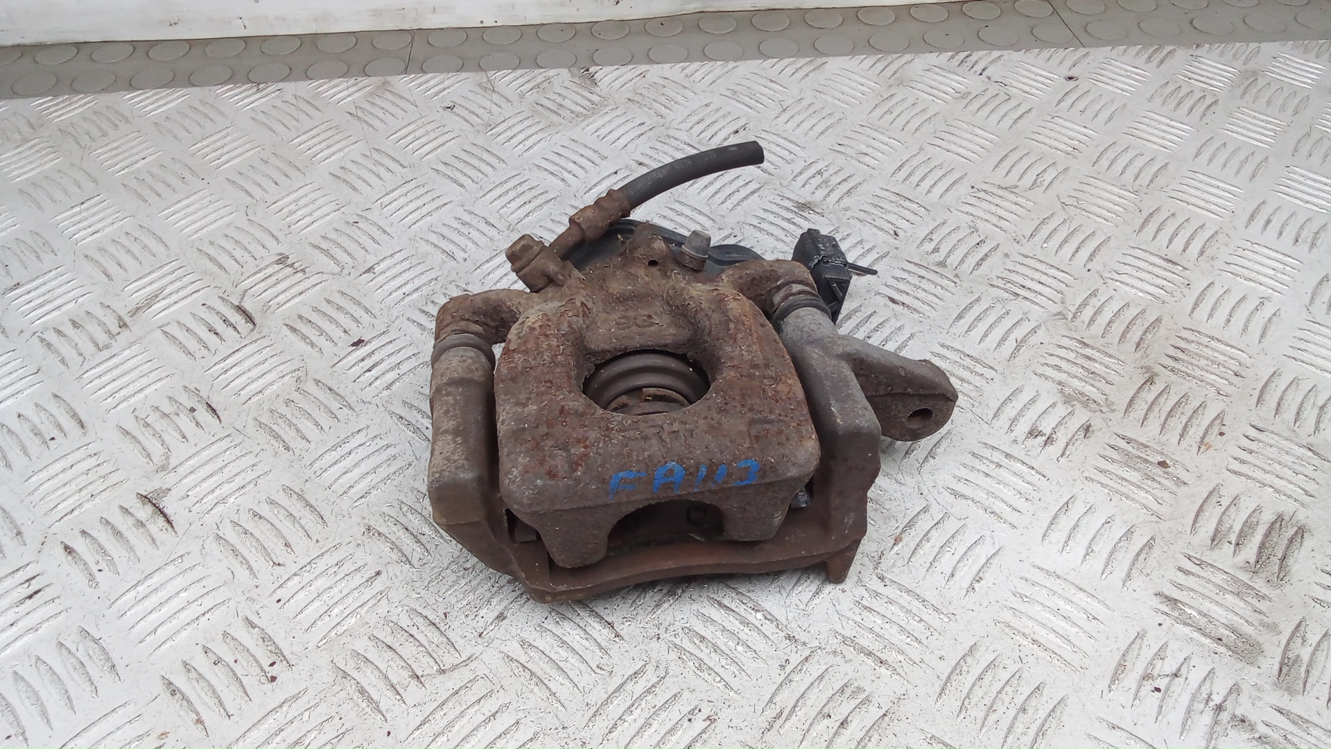 Суппорт тормозной задний правый Nissan Qashqai J11