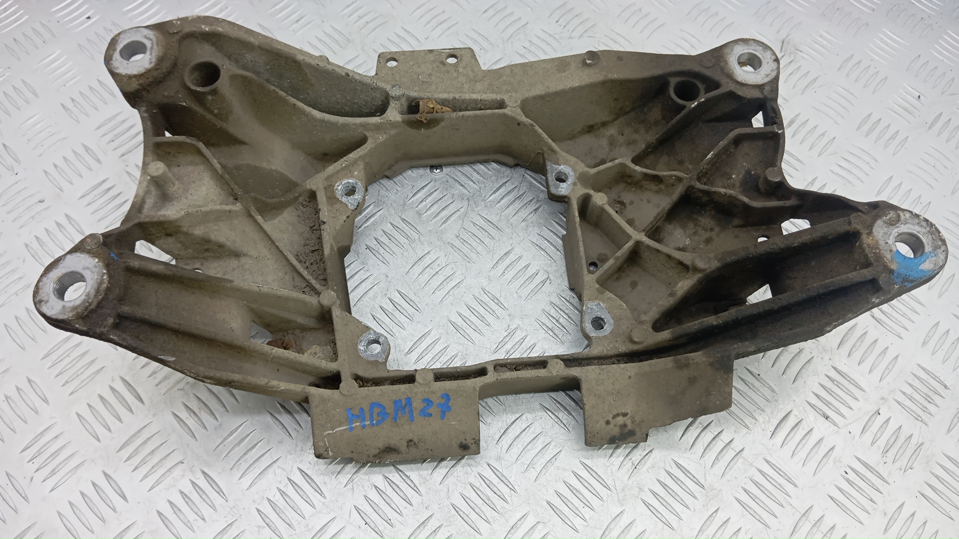 Кронштейн КПП опорный Audi A6 Allroad