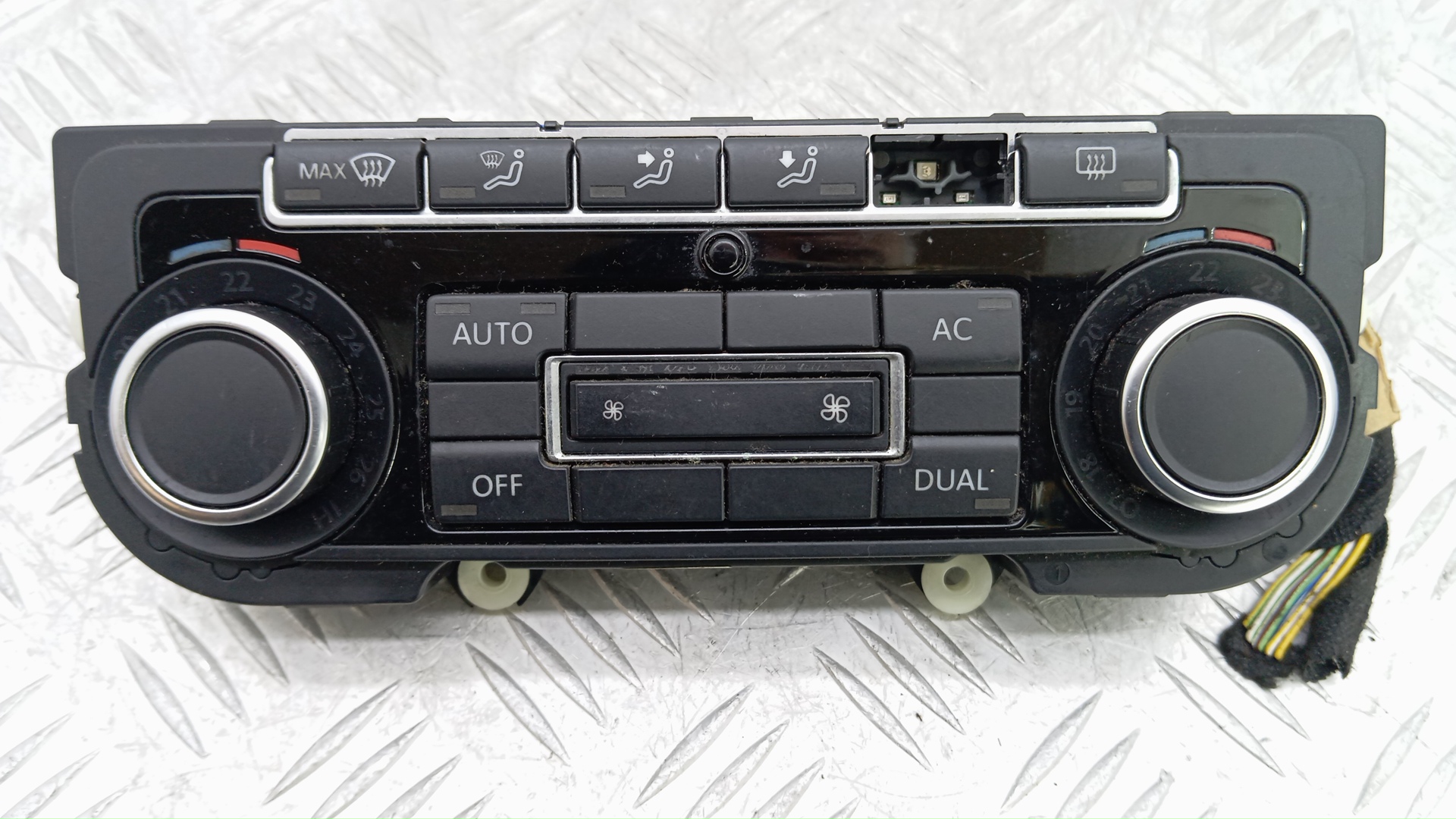 Блок управления печки и климат-контроля Volkswagen Passat CC