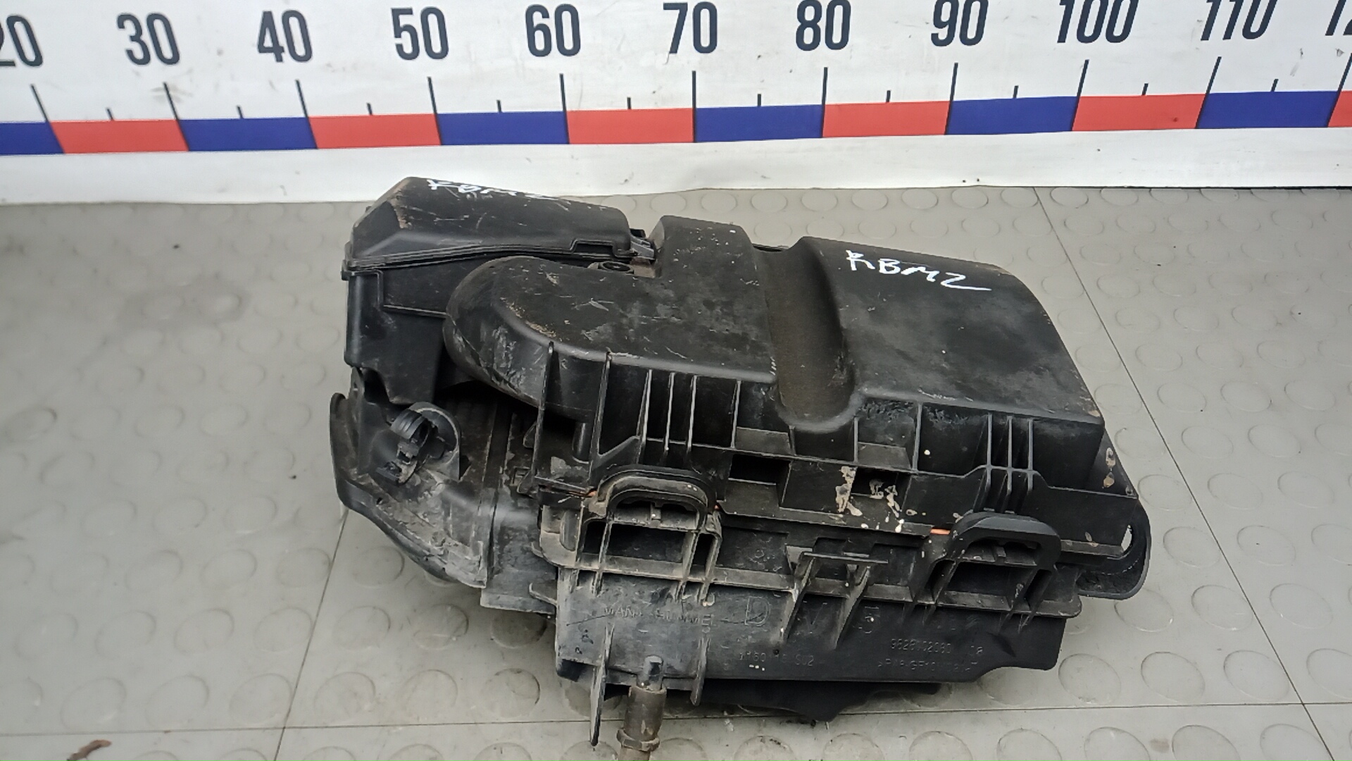 Корпус воздушного фильтра Peugeot 3008 2
