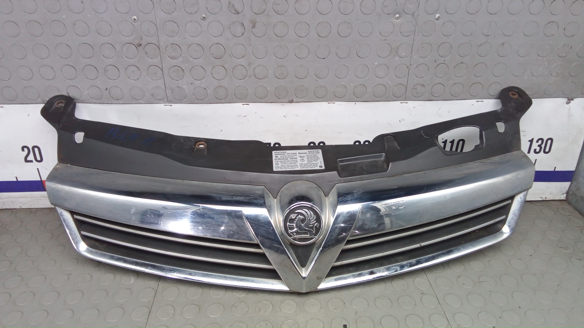 Решетка радиатора Opel Astra H