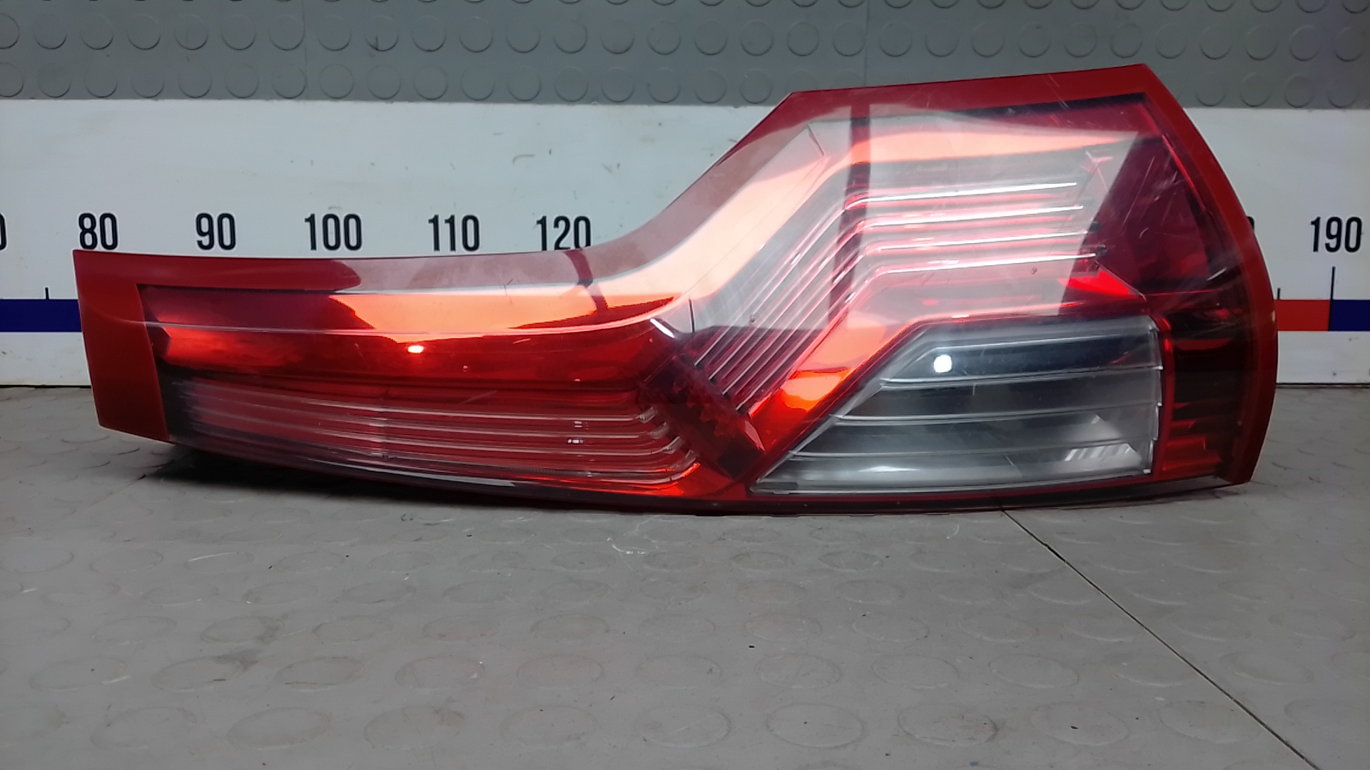 Фонарь задний правый Citroen C4 Grand Picasso 1
