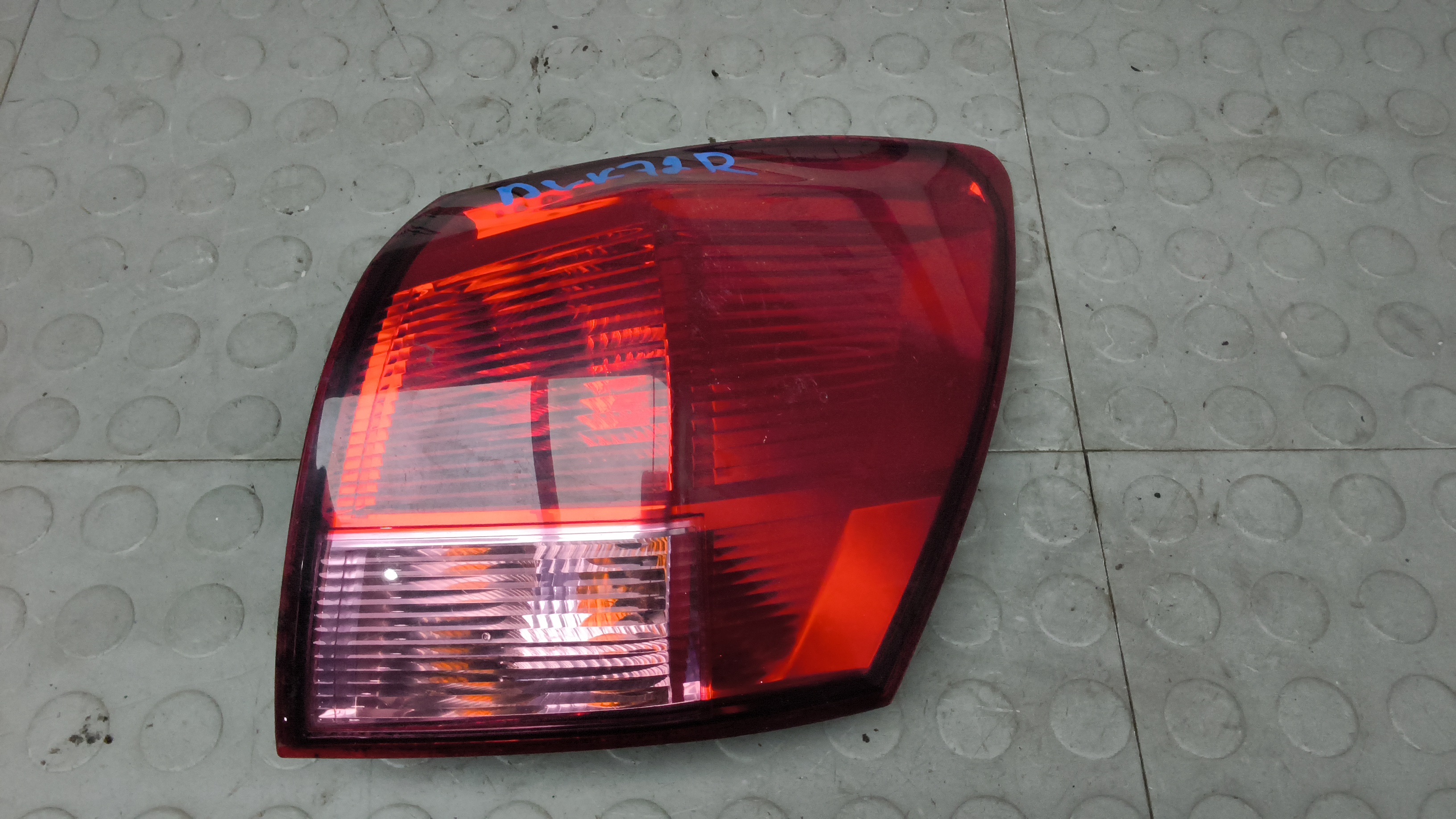 Фонарь задний правый Nissan Qashqai J10