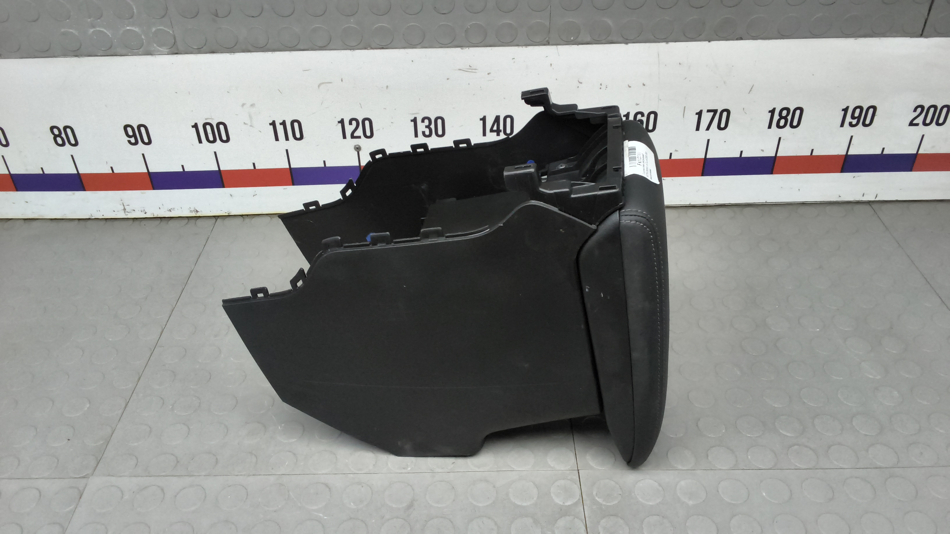 Подлокотник центральный Mitsubishi Outlander 3 GF0W