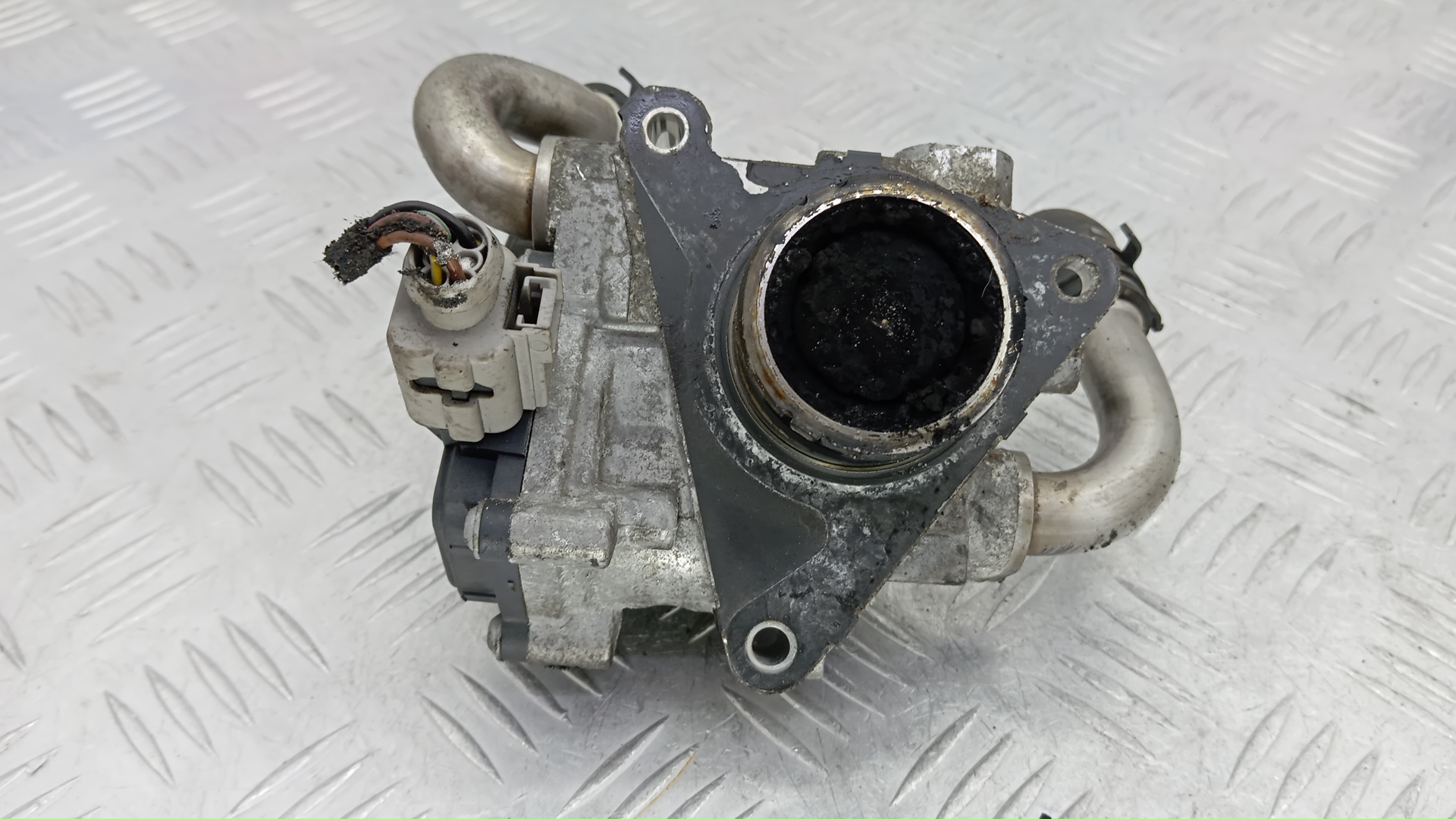 Клапан EGR дизельный Volkswagen Passat