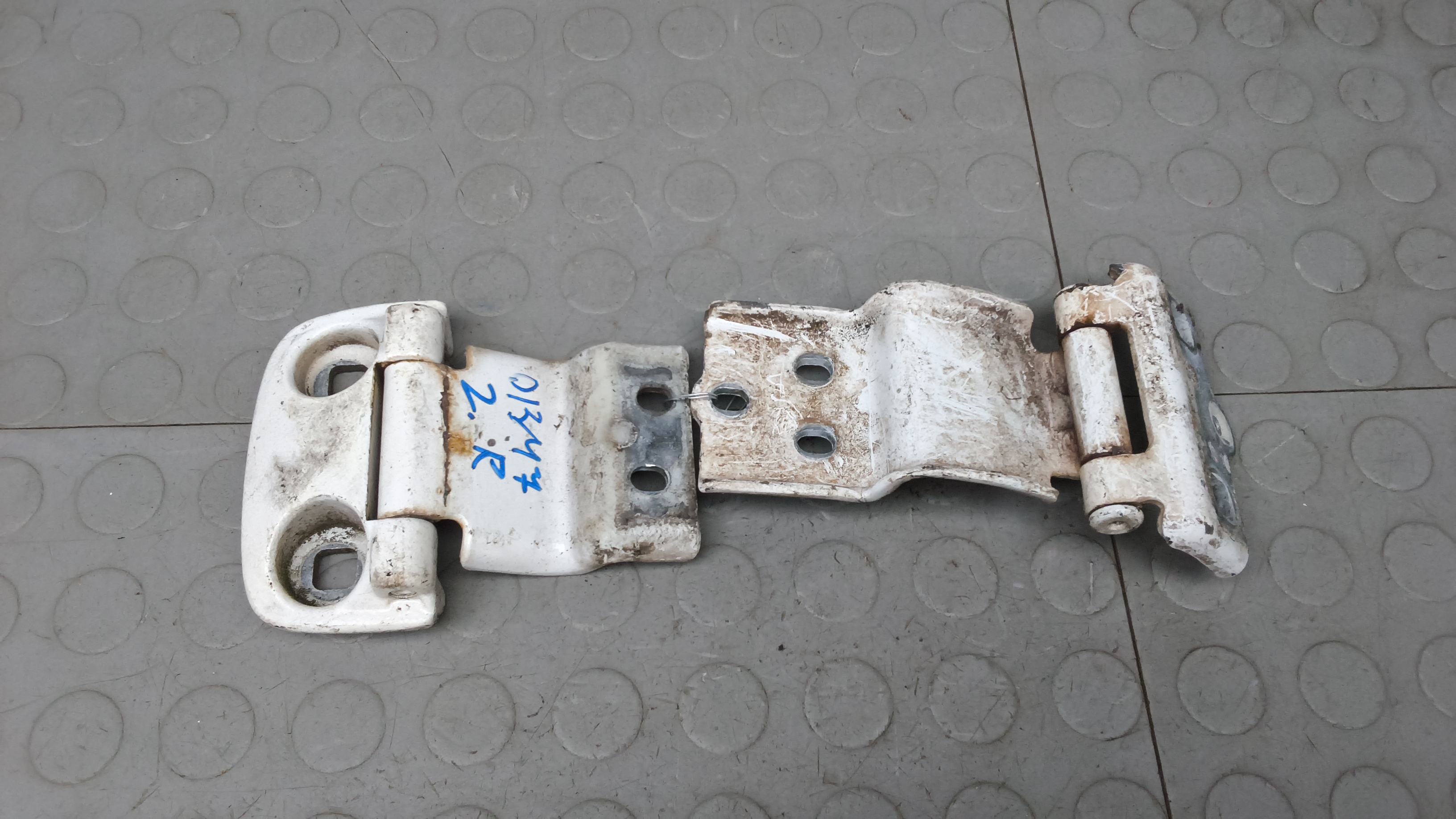 Петля двери распашной правой Peugeot Boxer 3