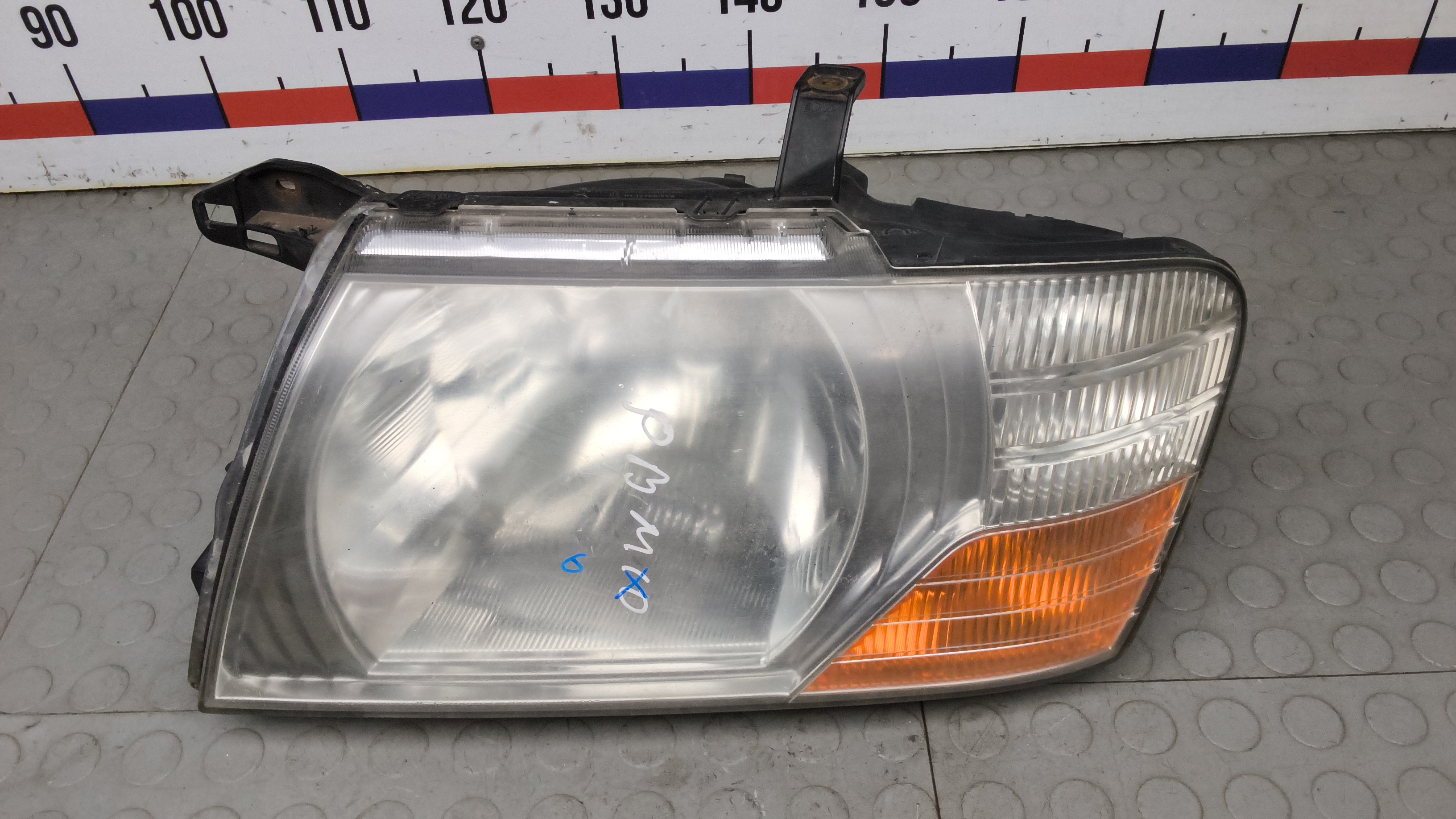 Фара левая Mitsubishi Pajero 3