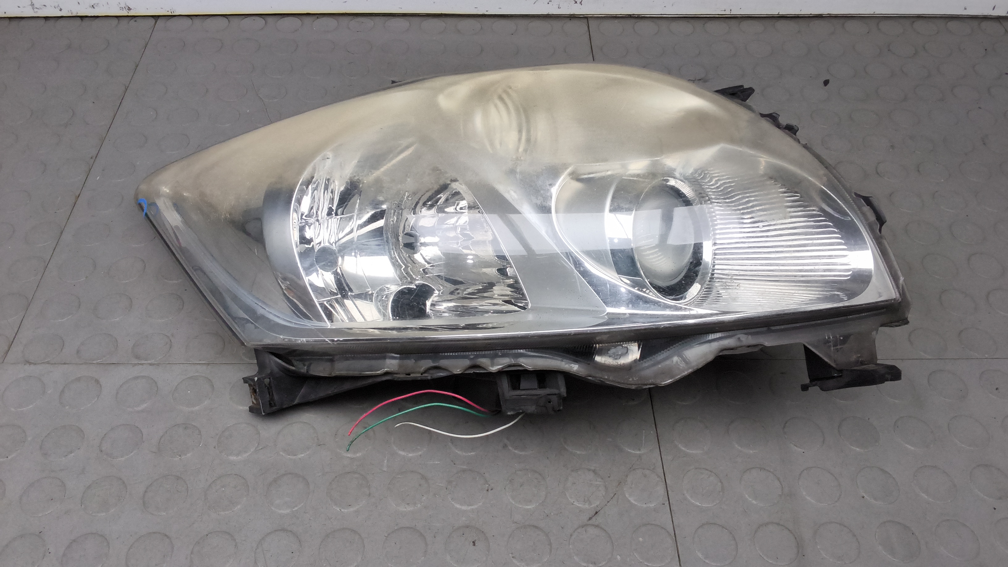 Фара правая Toyota Auris E150