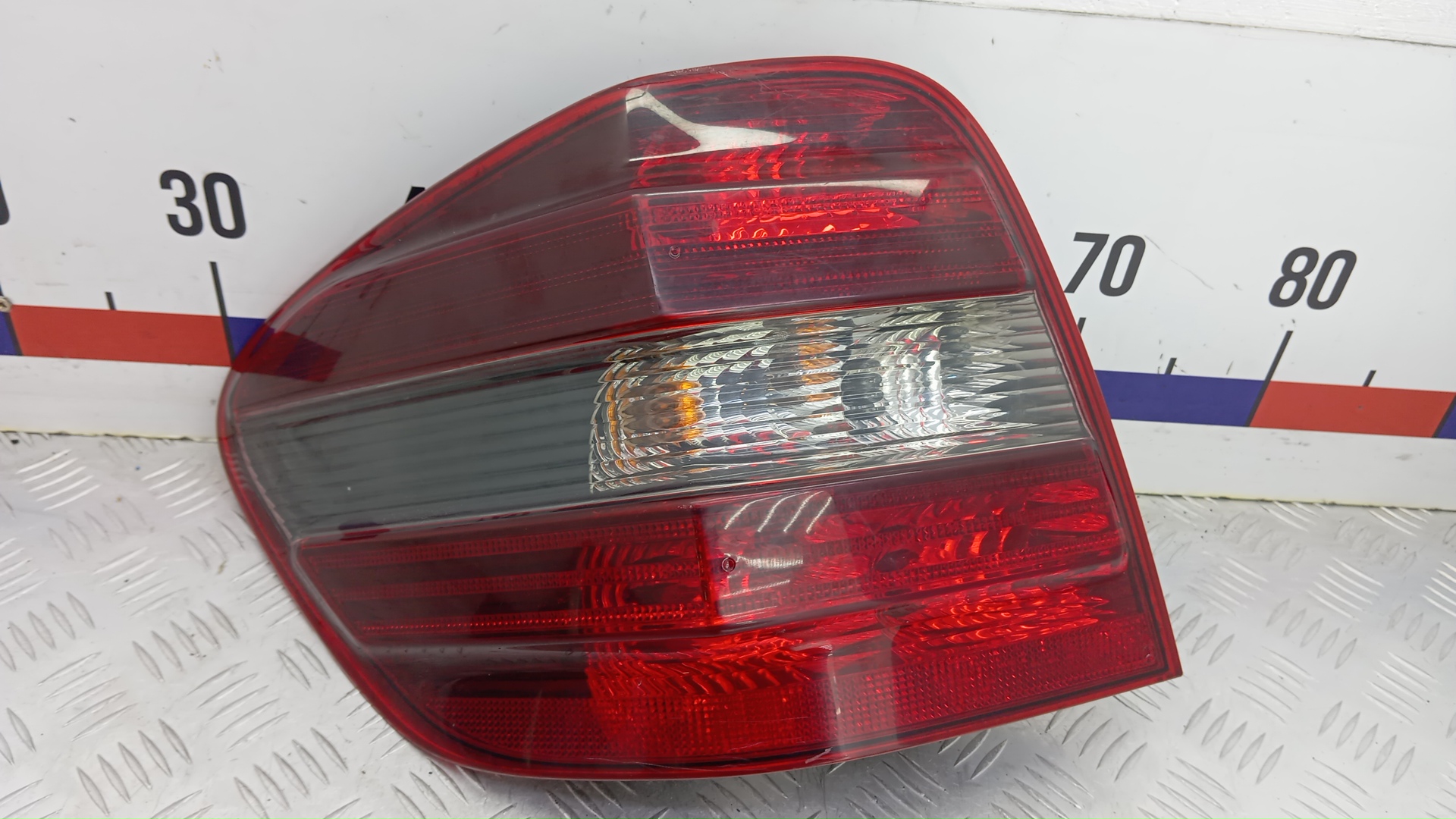 Фонарь задний левый Mercedes-Benz M-Class W164