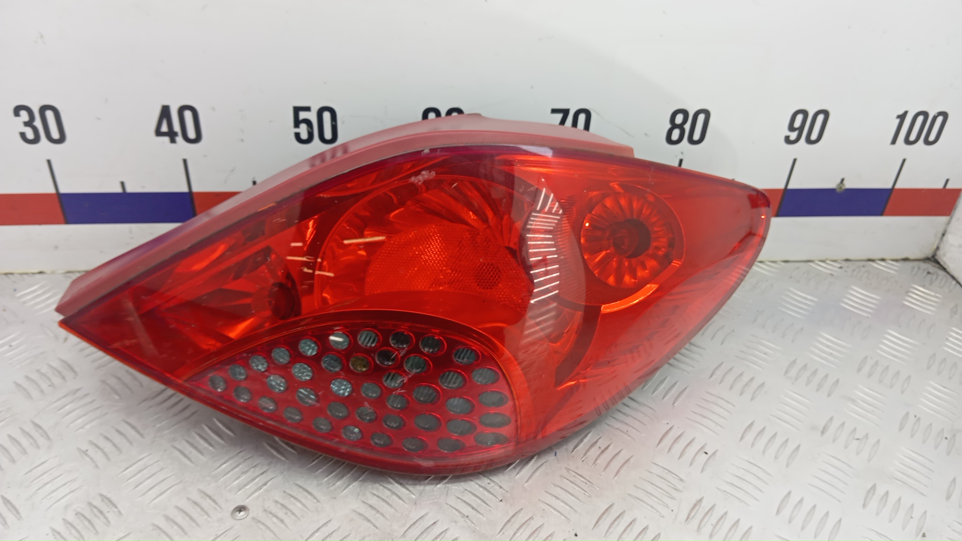 Фонарь задний правый Peugeot 207