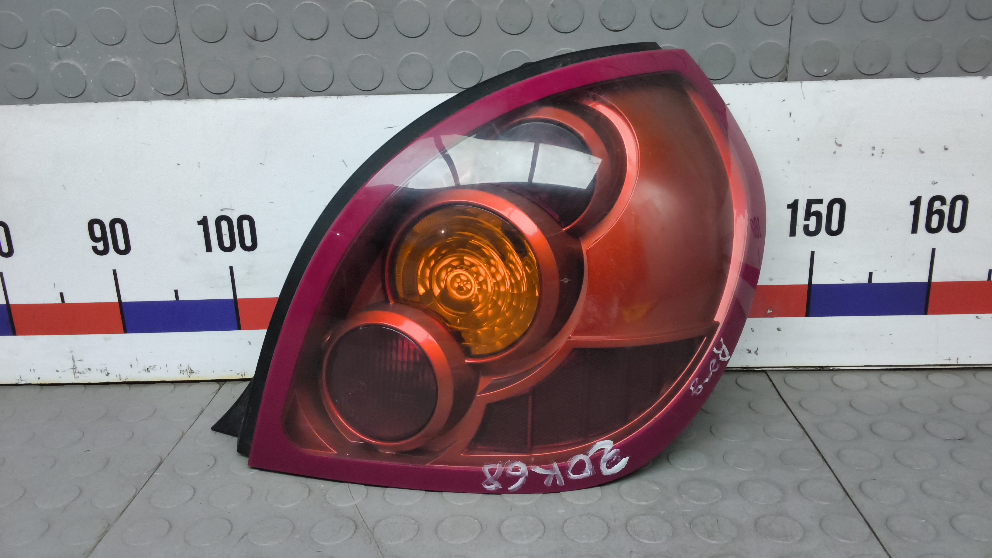 Фонарь задний правый Nissan Almera N16