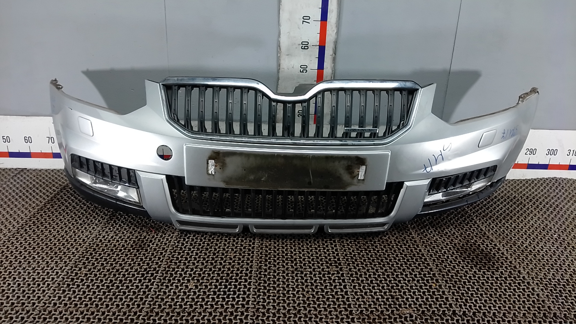 Бампер передний Skoda Yeti 1