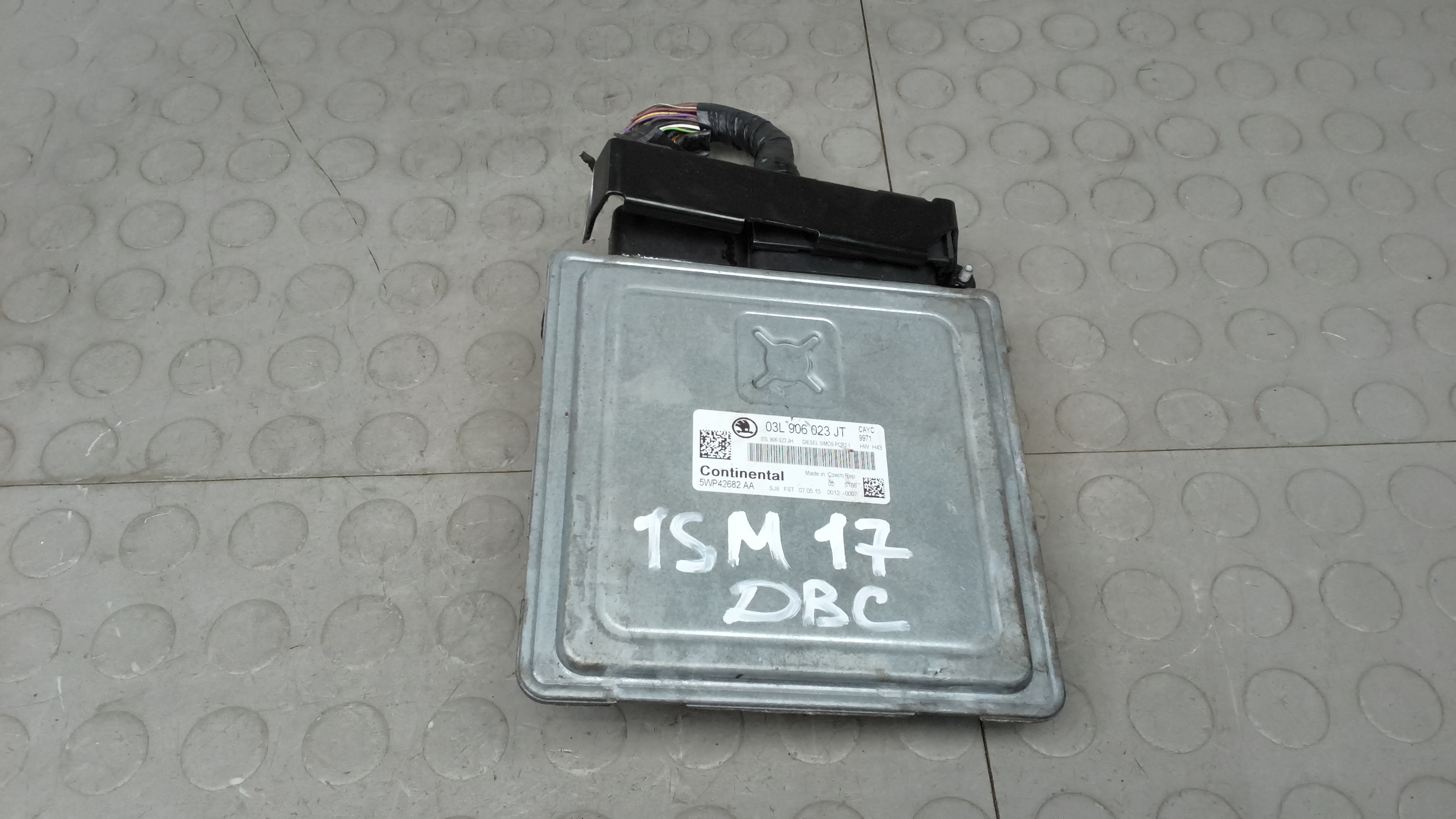 Блок управления двс Skoda Yeti 1